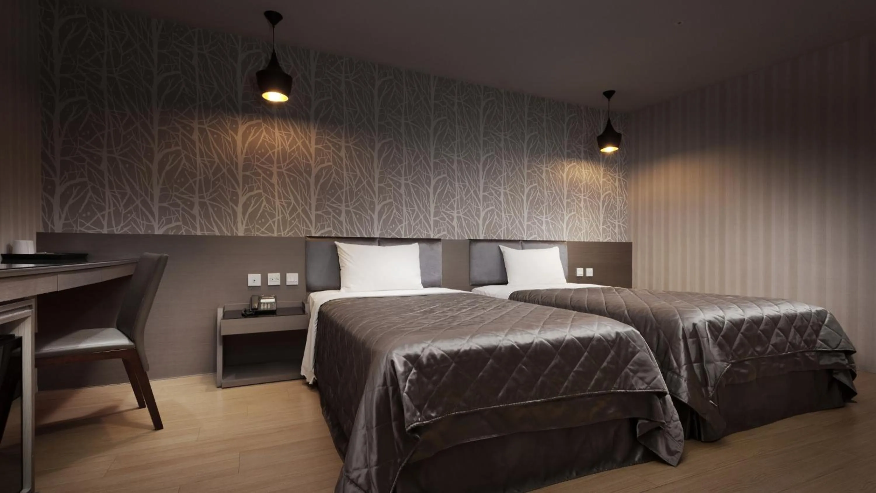 Photo of the whole room, Bed in Fine Hotel