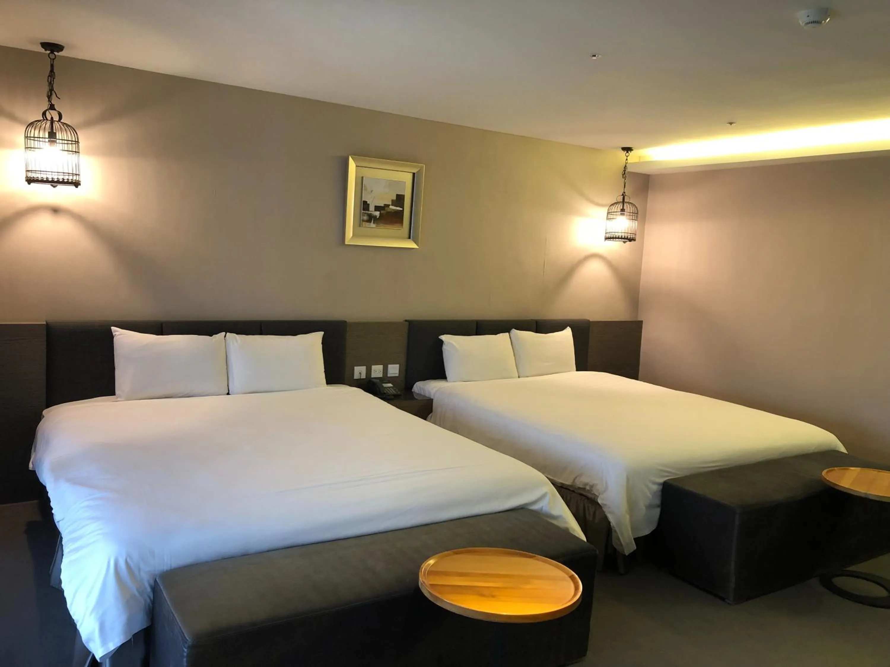 Photo of the whole room, Bed in Fine Hotel