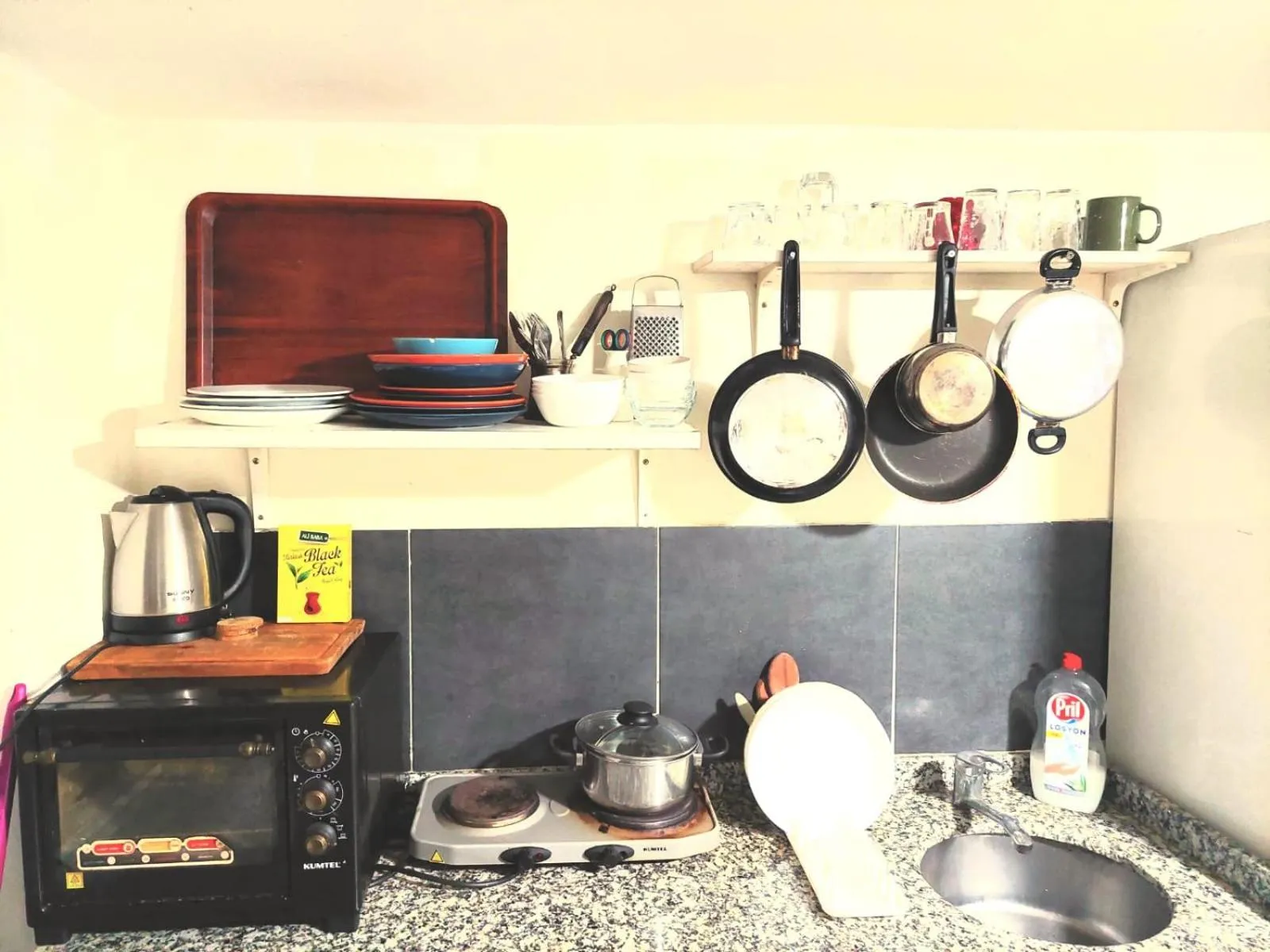 Coffee/tea facilities in La bella hotel