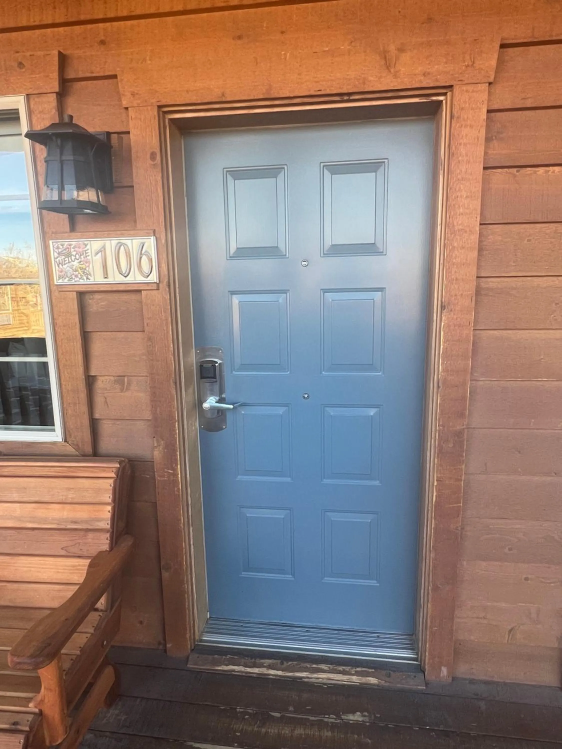 Property building in Desert Rose Resort & Cabins