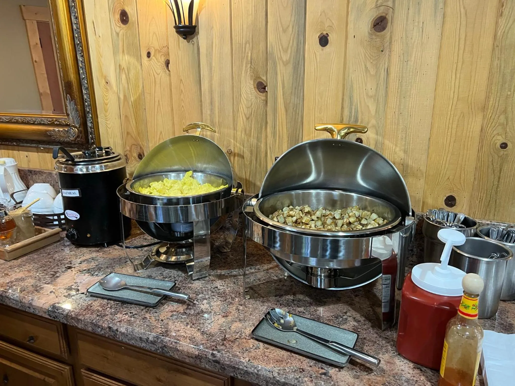 Continental breakfast in Desert Rose Resort & Cabins