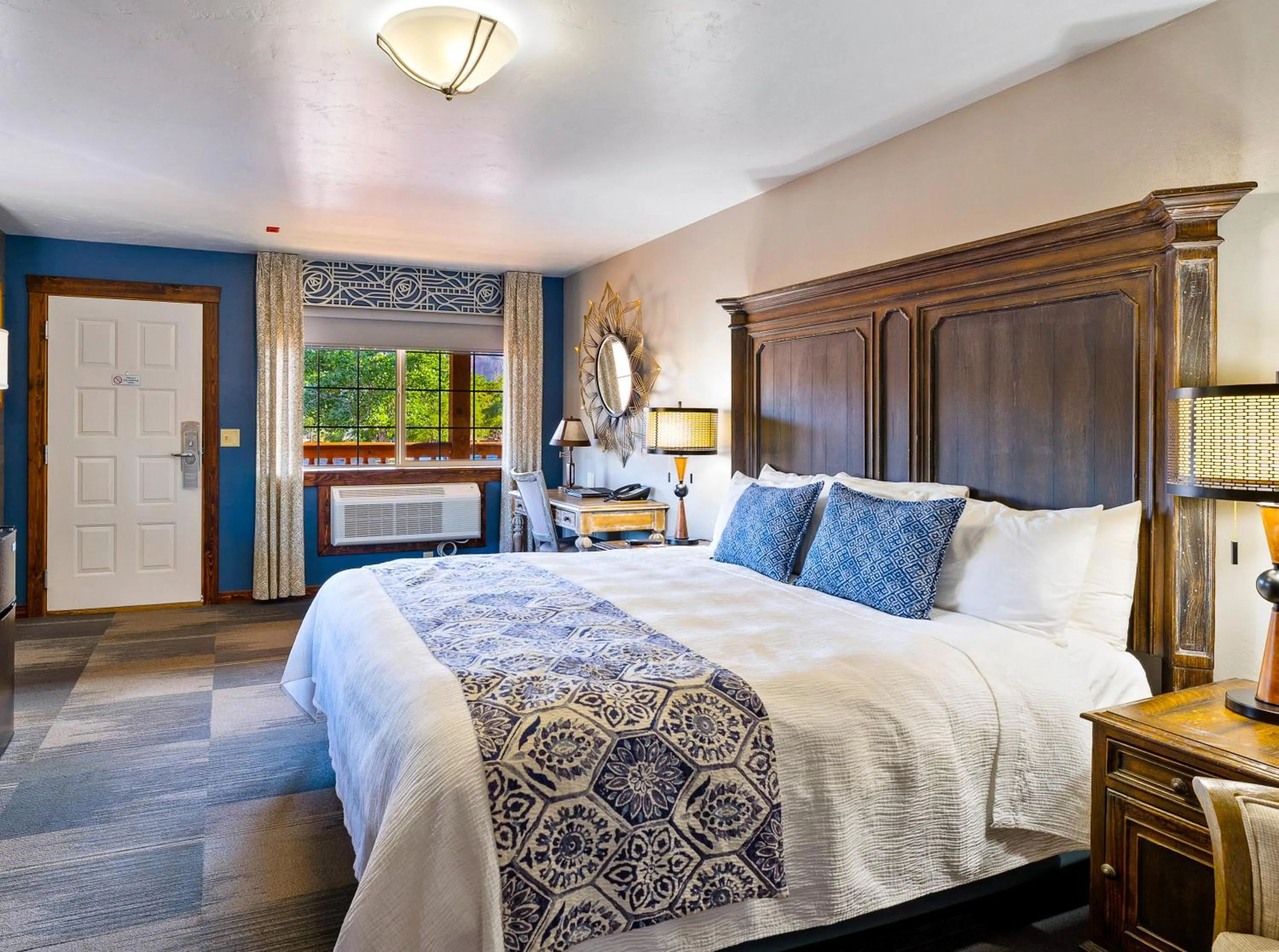 Bedroom, Bed in Desert Rose Resort & Cabins