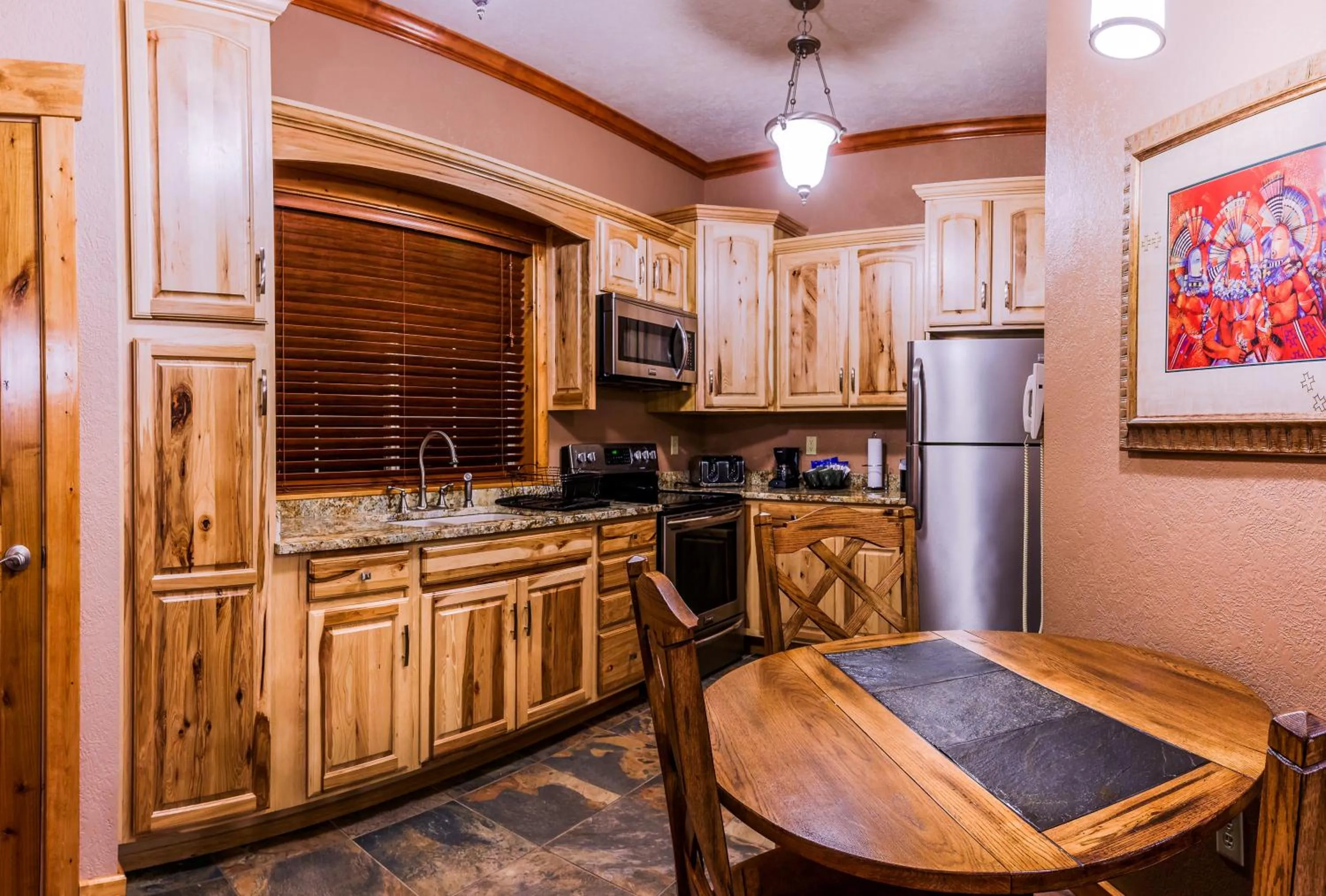 Dining area in Desert Rose Resort & Cabins
