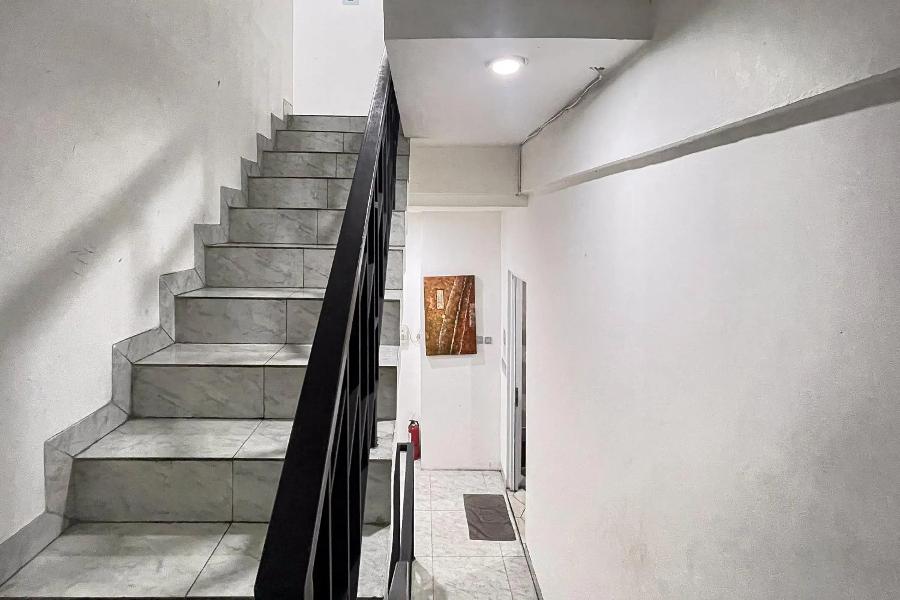 Property building in RedDoorz Hotel Capsule at Batu Tulis Property building in RedDoorz Hotel Capsule at Batu Tulis