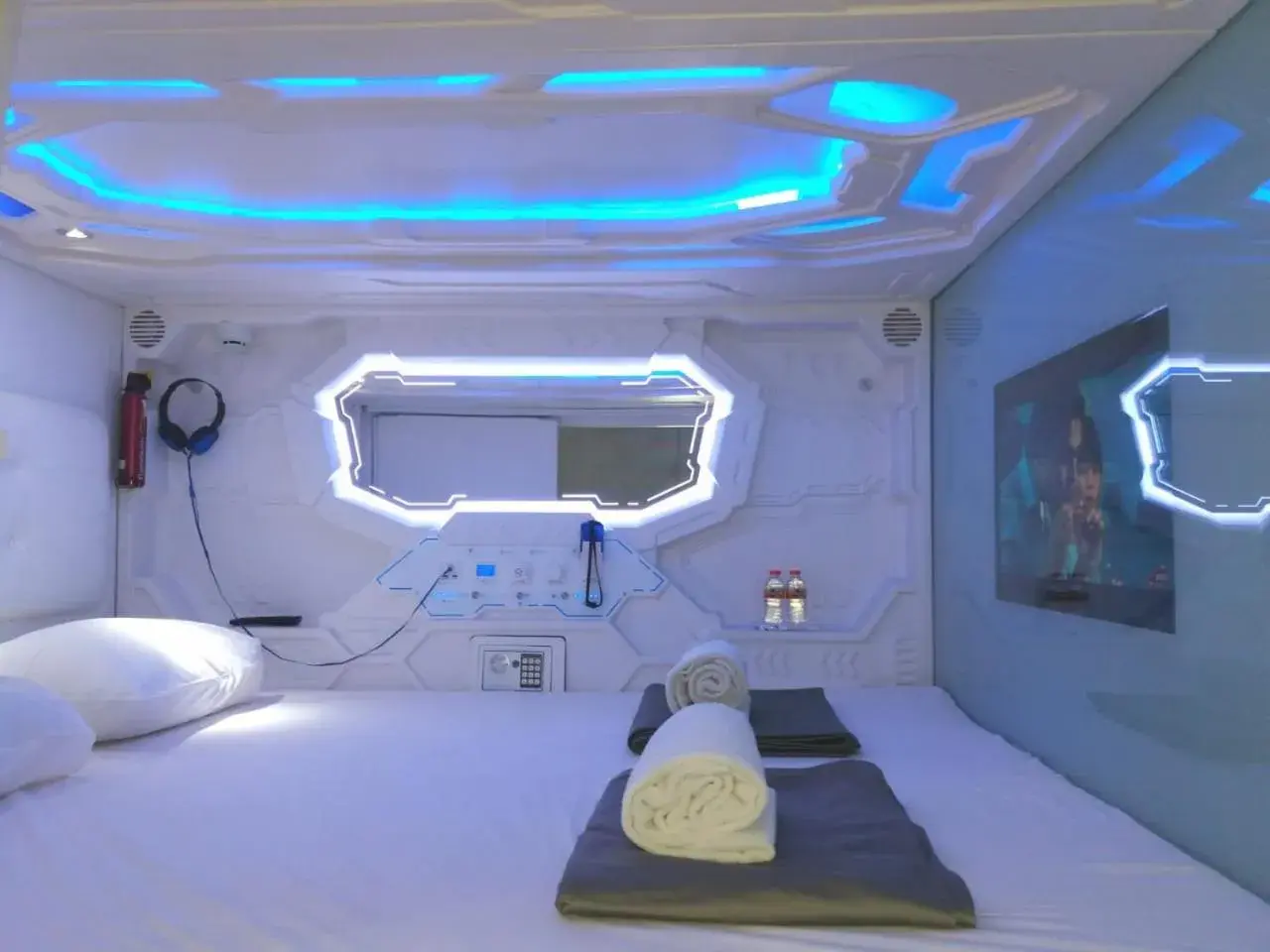 RedDoorz Hotel Capsule at Batu Tulis RedDoorz Hotel Capsule at Batu Tulis