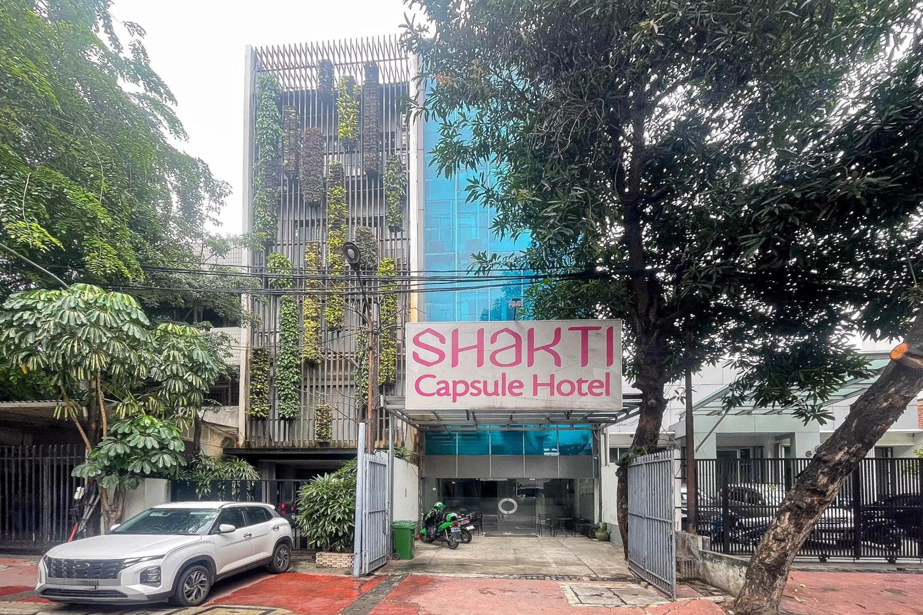 Facade/entrance in RedDoorz Hotel Capsule at Batu Tulis