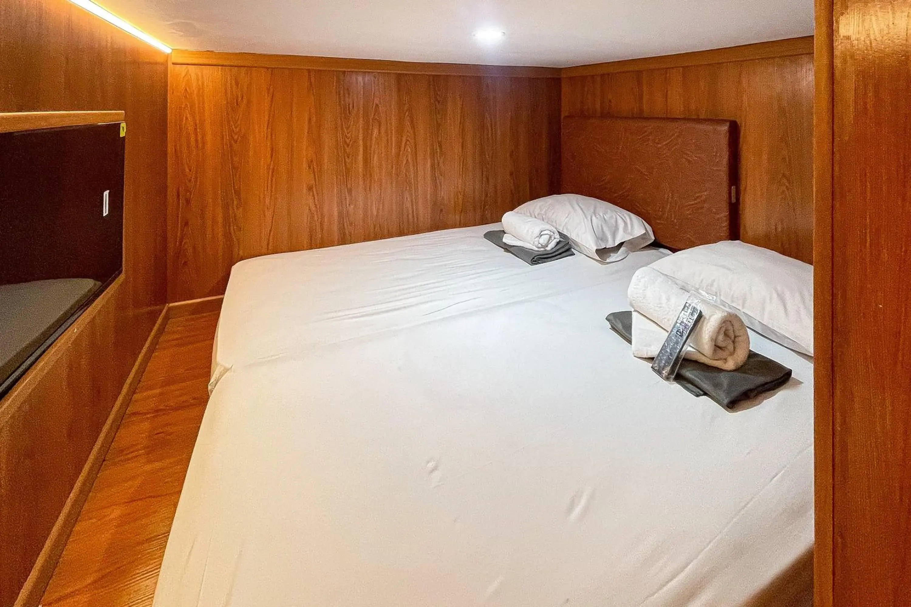 Bedroom, Bed in RedDoorz Hotel Capsule at Batu Tulis Bedroom, Bed in RedDoorz Hotel Capsule at Batu Tulis