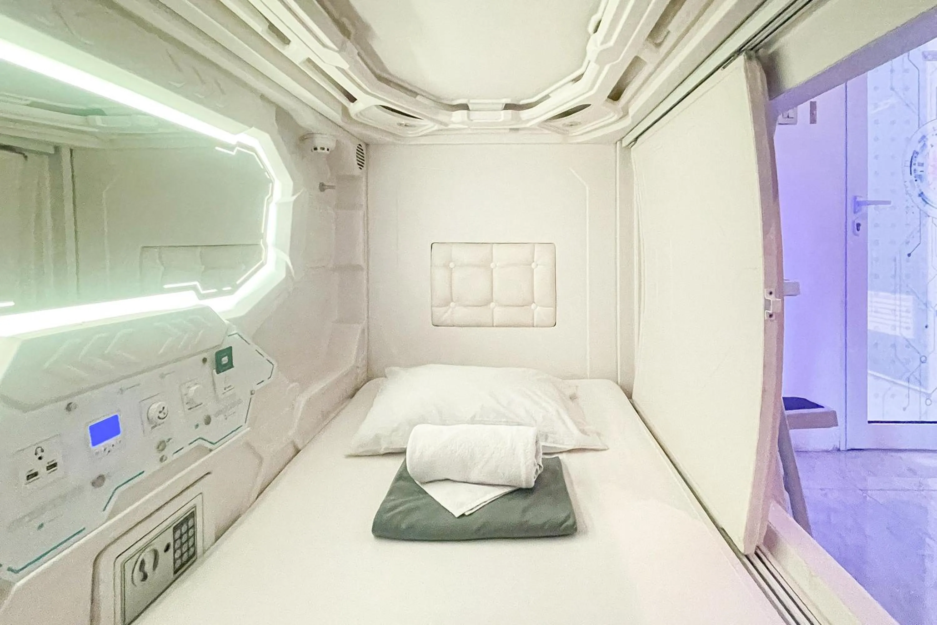 Bedroom, Bed in RedDoorz Hotel Capsule at Batu Tulis