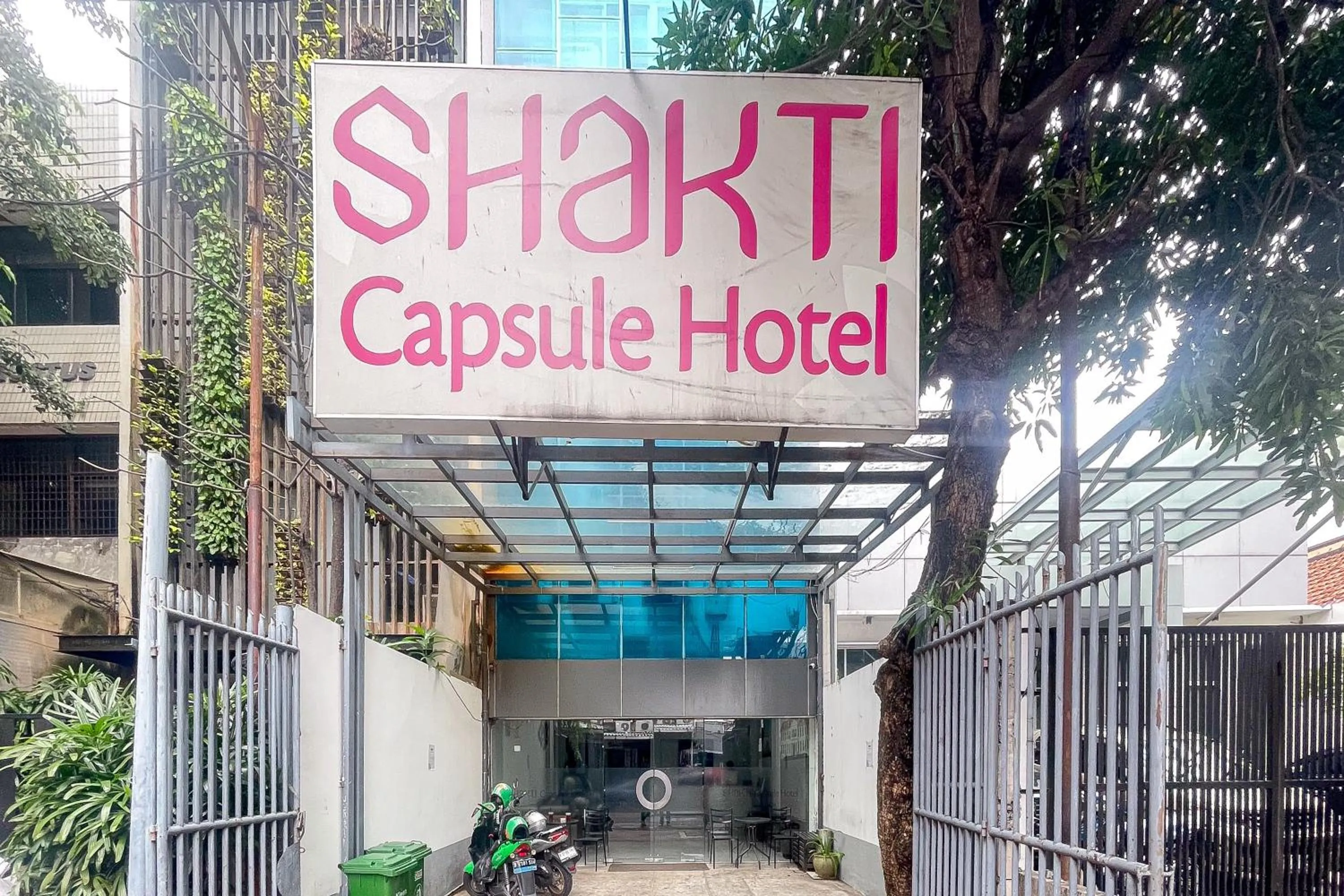 Facade/entrance in RedDoorz Hotel Capsule at Batu Tulis