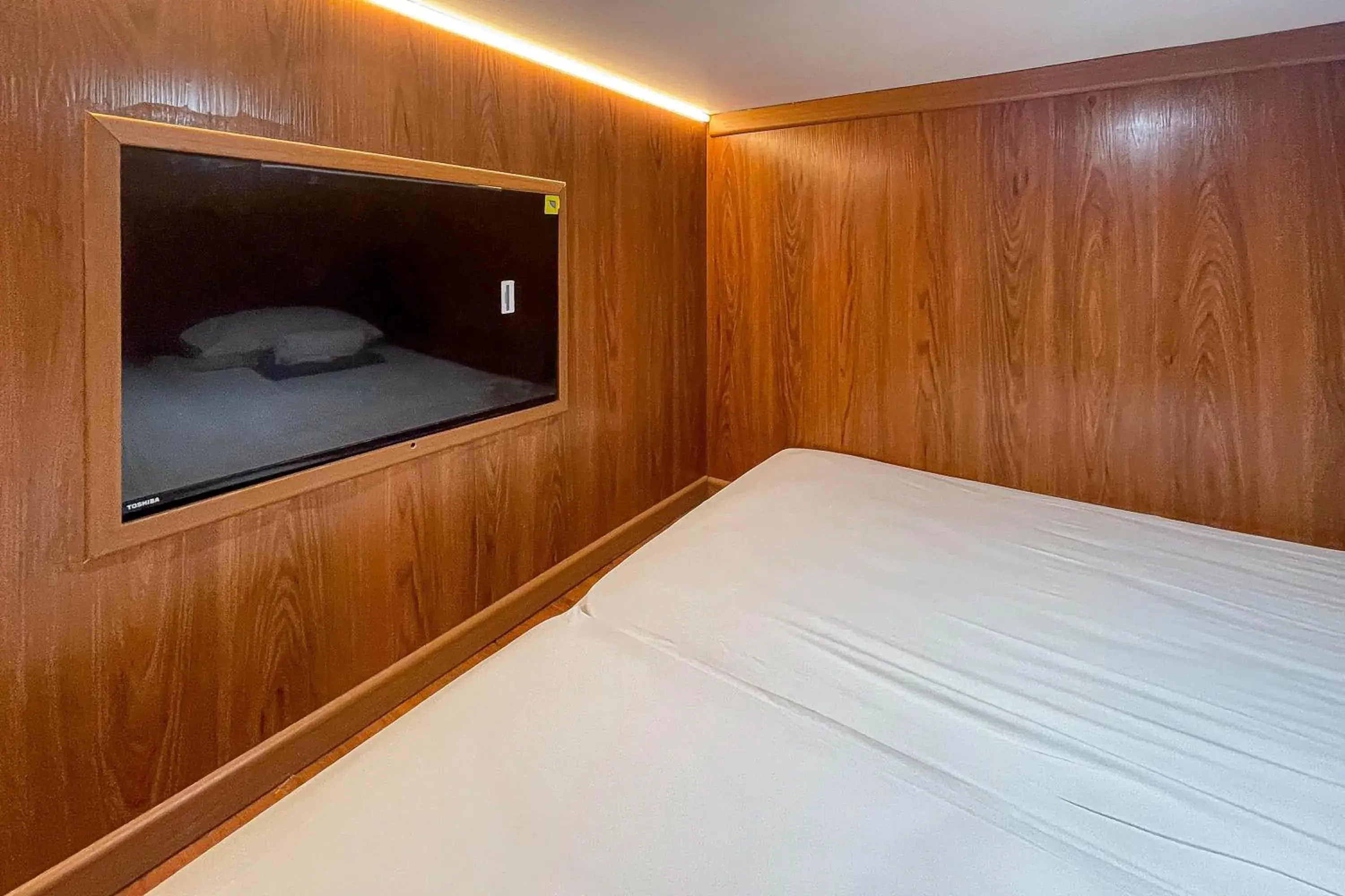 Bedroom, Bed in RedDoorz Hotel Capsule at Batu Tulis Bedroom, Bed in RedDoorz Hotel Capsule at Batu Tulis