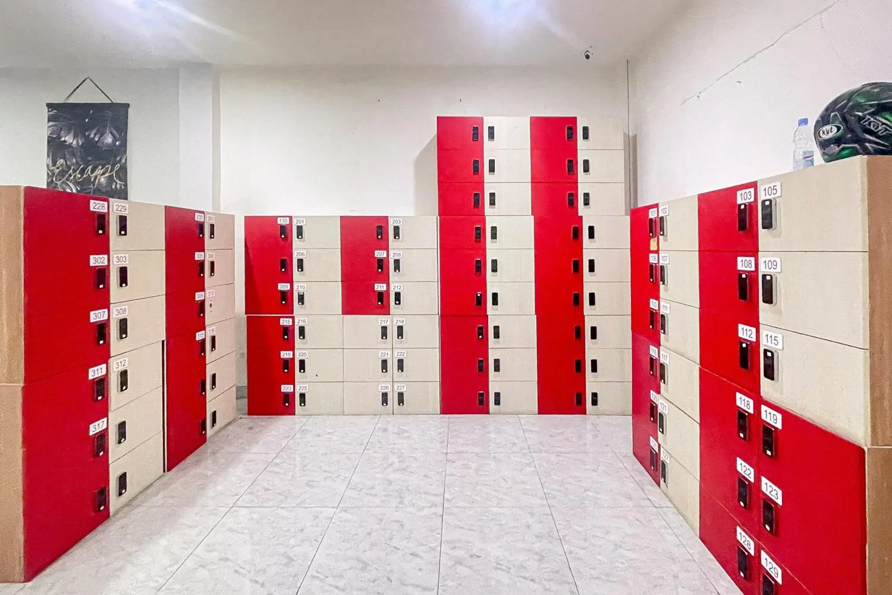 Property building in RedDoorz Hotel Capsule at Batu Tulis Property building in RedDoorz Hotel Capsule at Batu Tulis