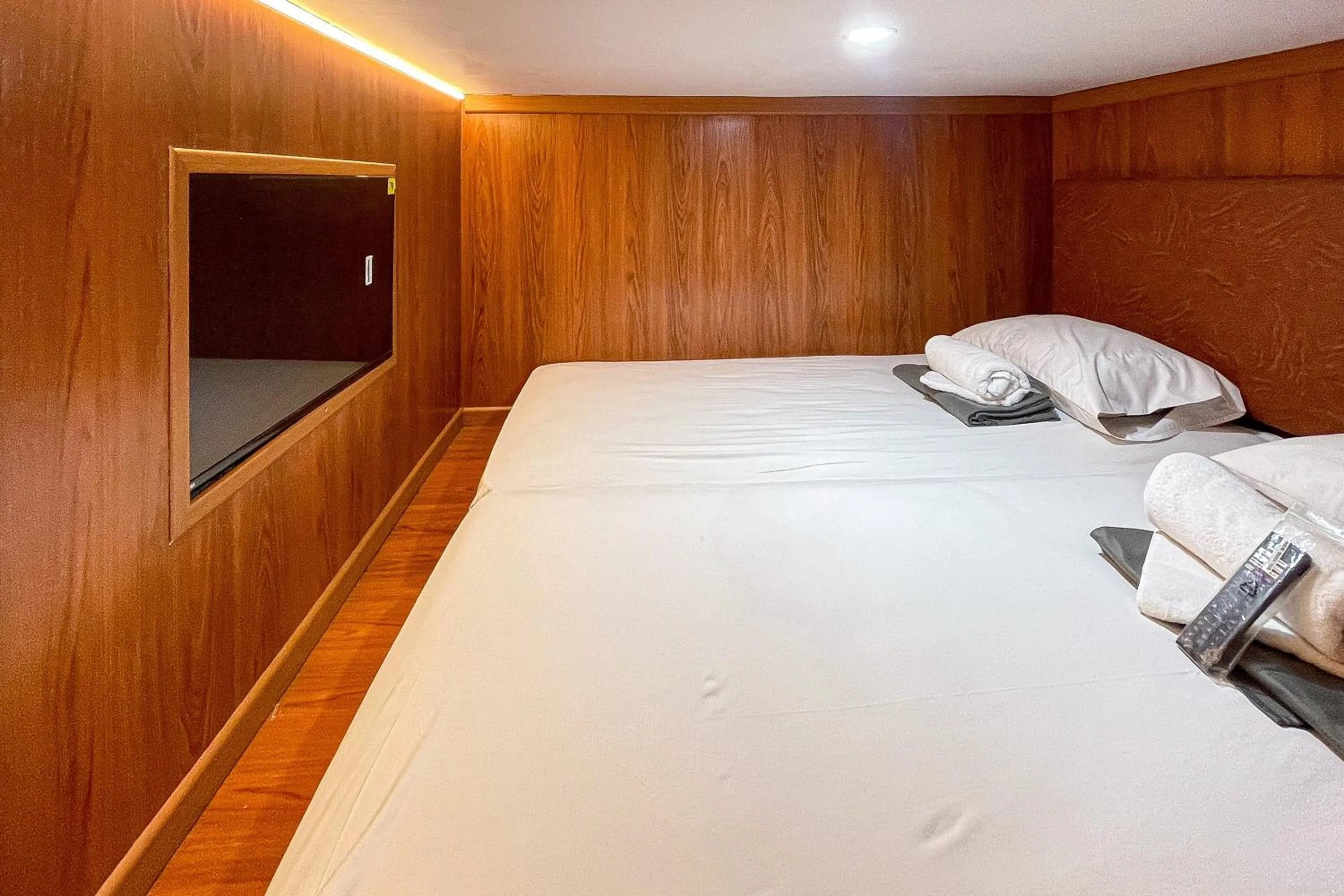 Bedroom, Bed in RedDoorz Hotel Capsule at Batu Tulis