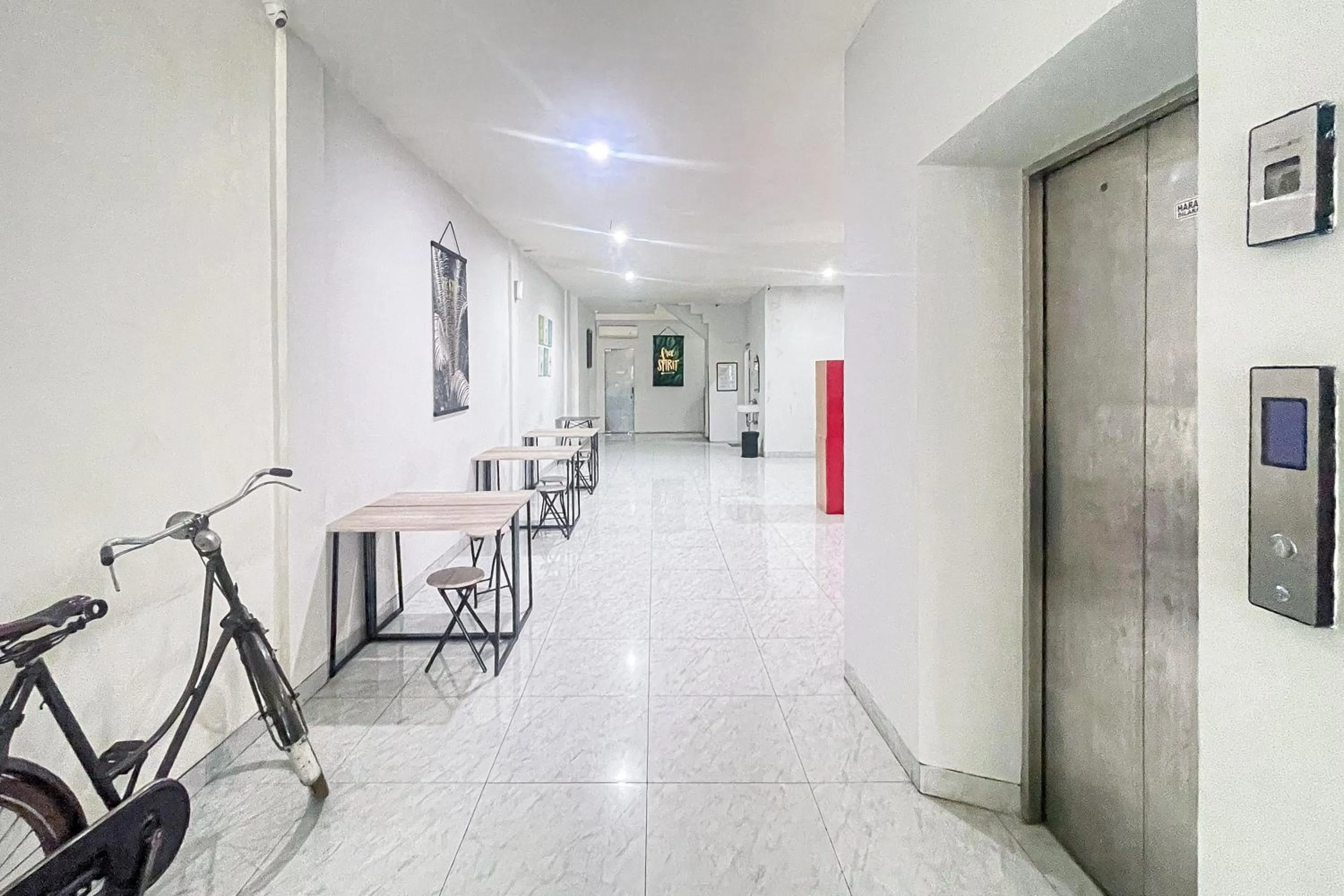 Property building in RedDoorz Hotel Capsule at Batu Tulis