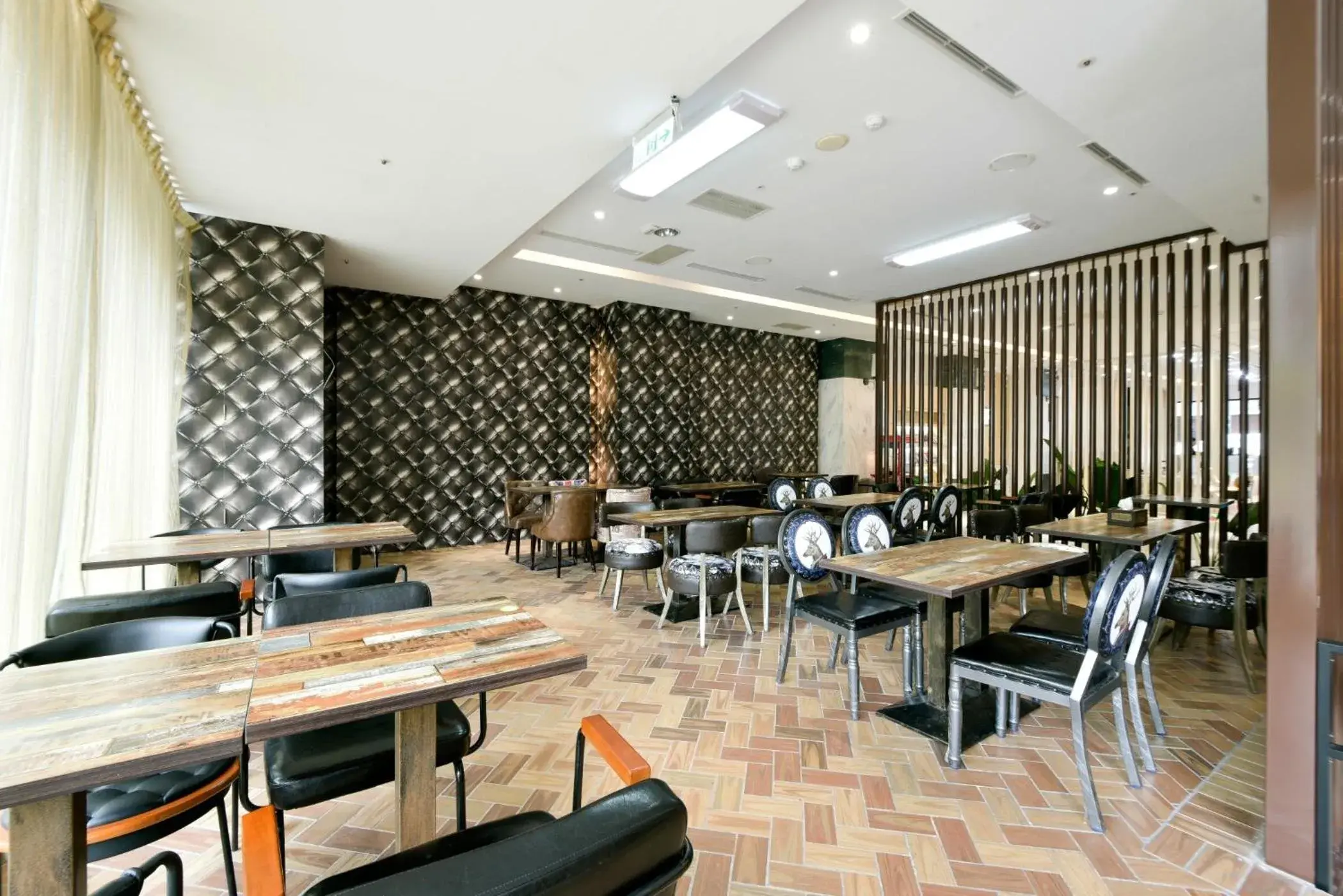 Lounge or bar in Hotel Champs Elysées Lounge or bar in Hotel Champs Elysées