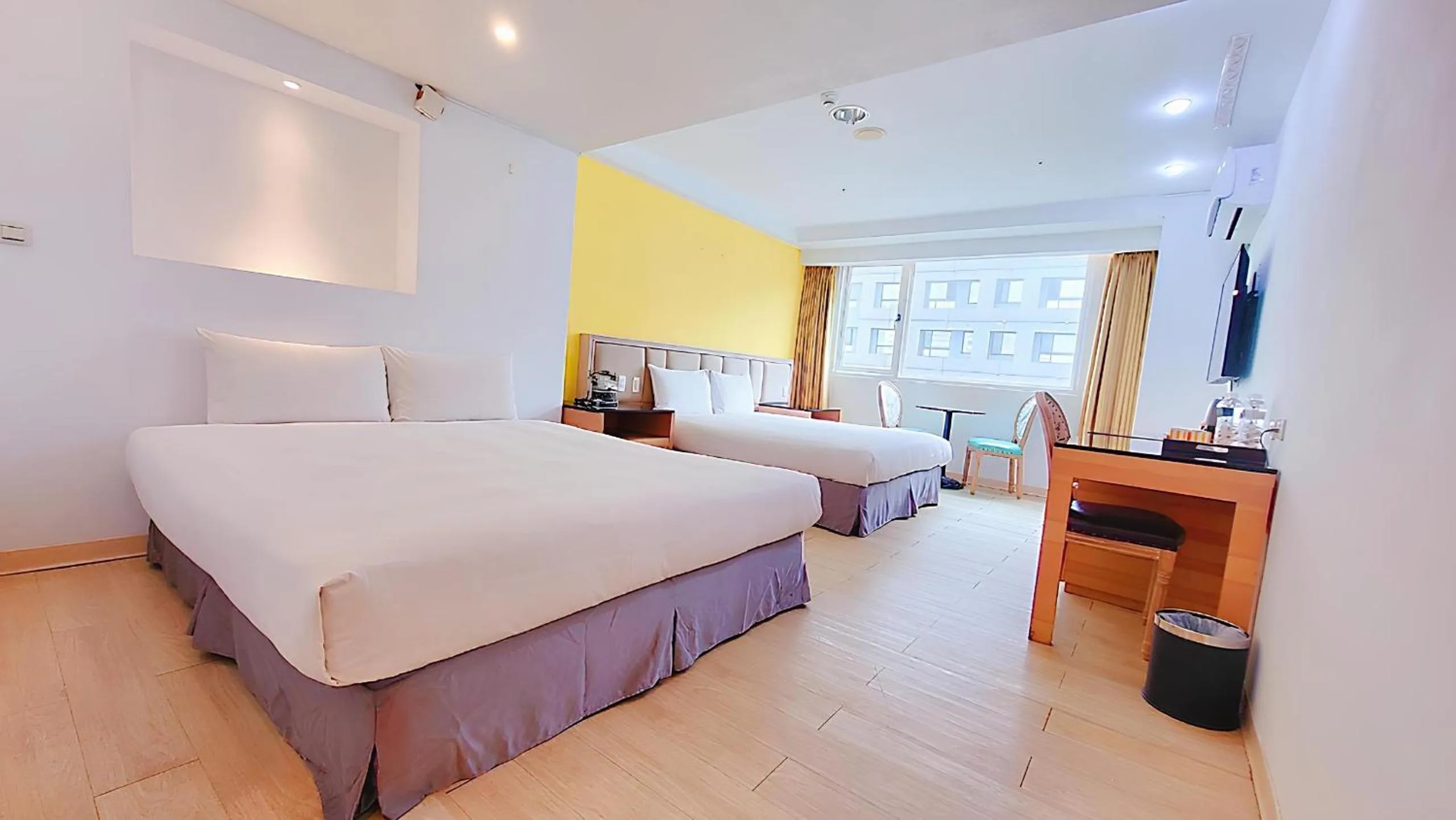 Bed in Hotel Champs Elysées