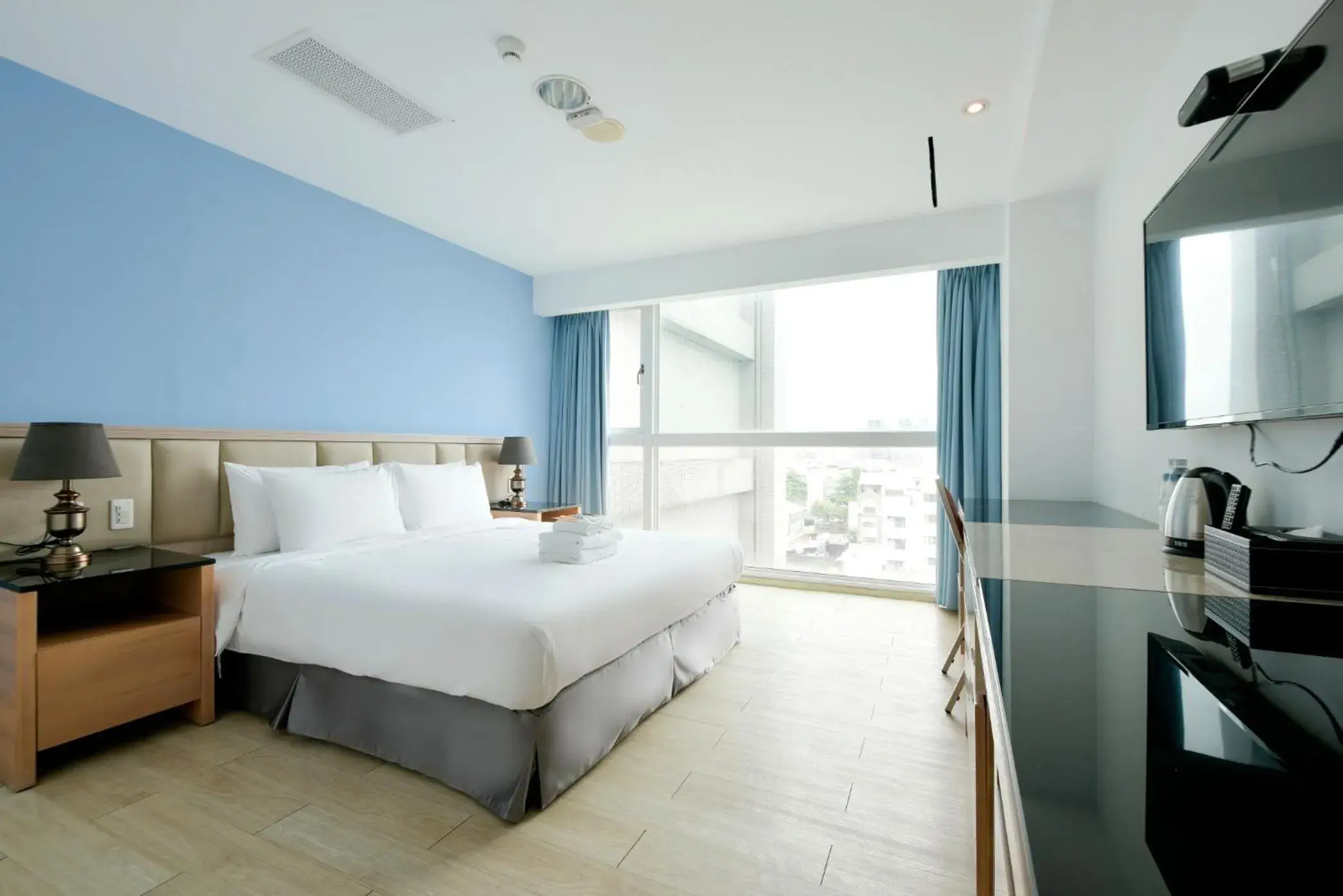 Bed in Hotel Champs Elysées Bed in Hotel Champs Elysées