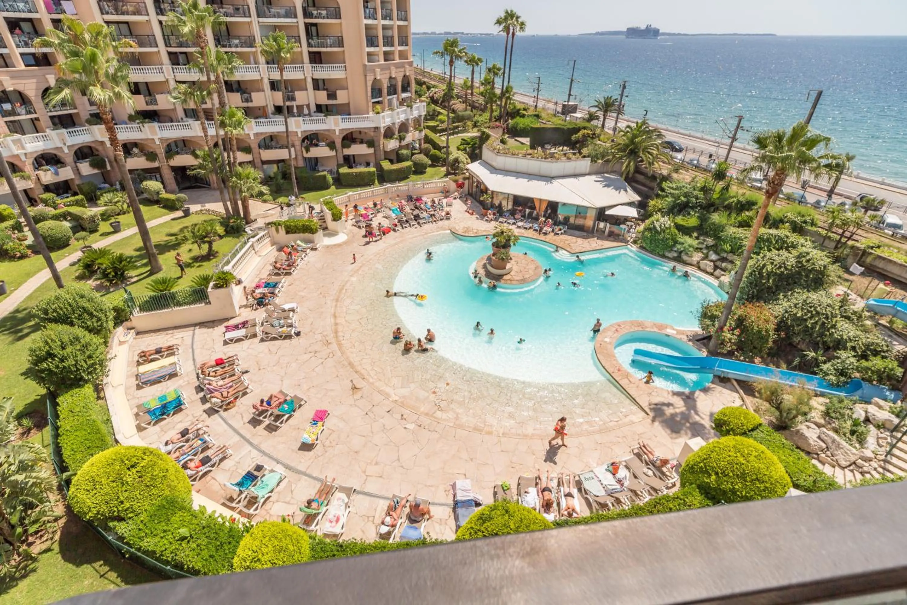 Property building in Résidence Pierre & Vacances Cannes Verrerie