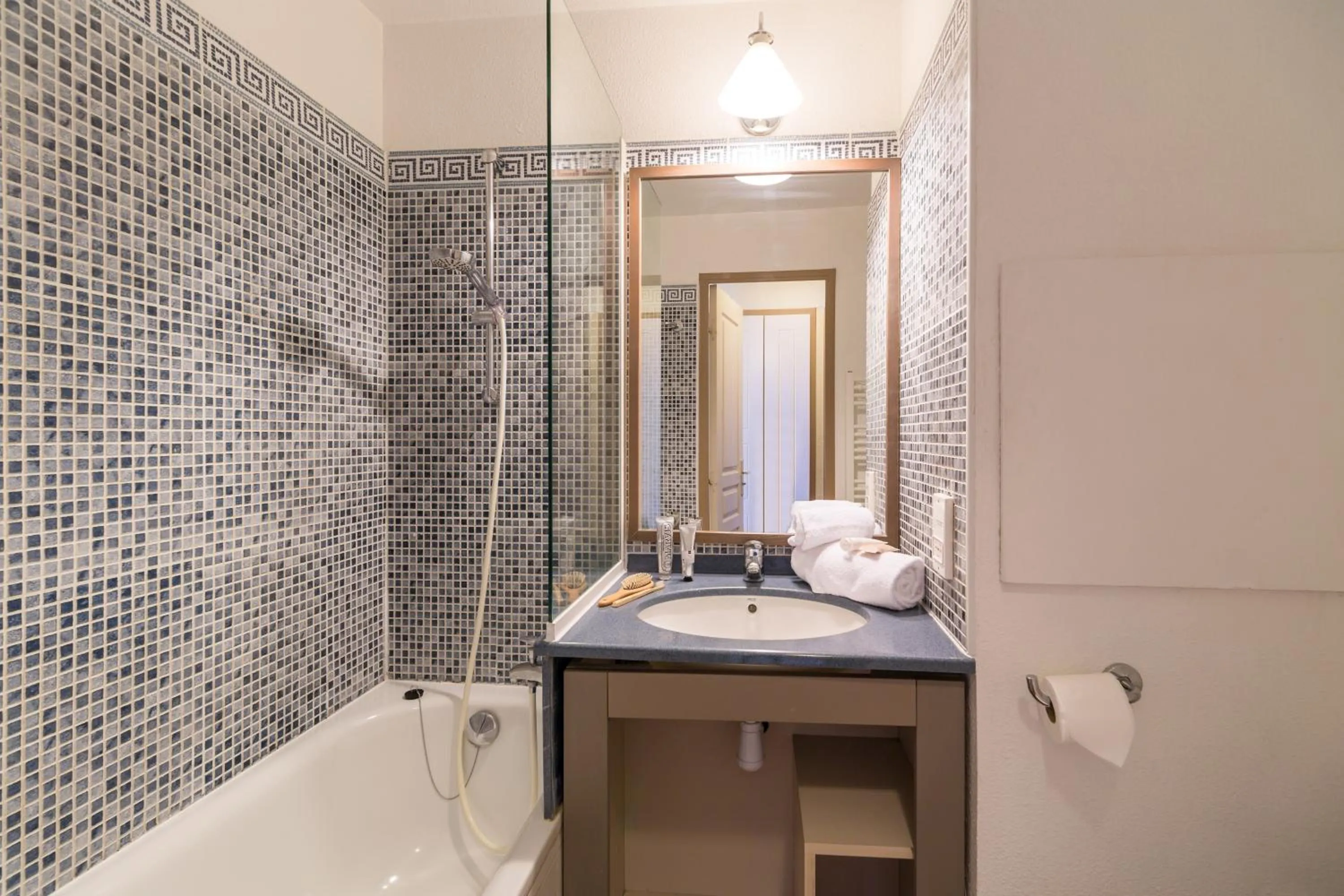 Toilet in Résidence Pierre & Vacances Cannes Verrerie