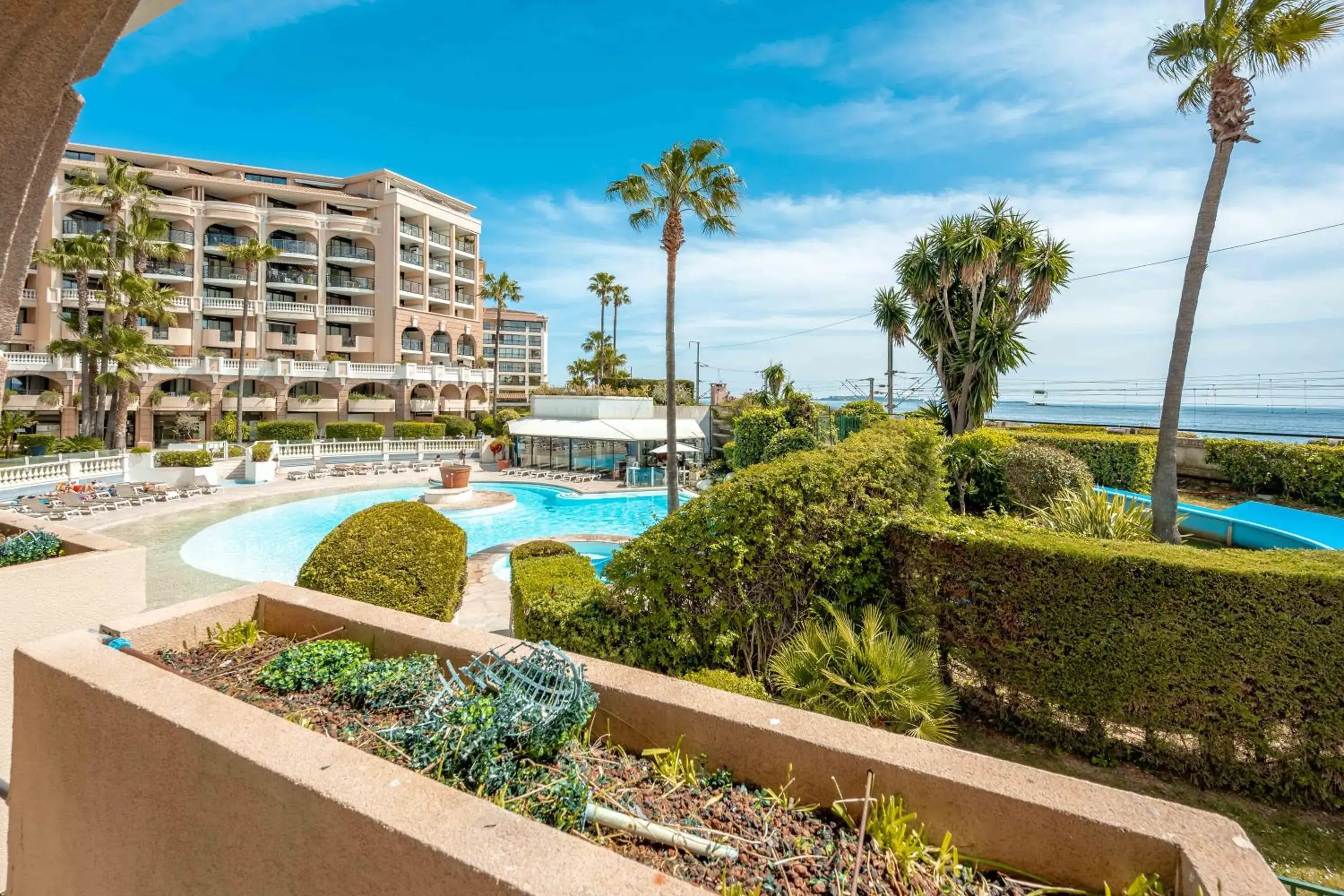 Property building in Résidence Pierre & Vacances Cannes Verrerie Property building in Résidence Pierre & Vacances Cannes Verrerie