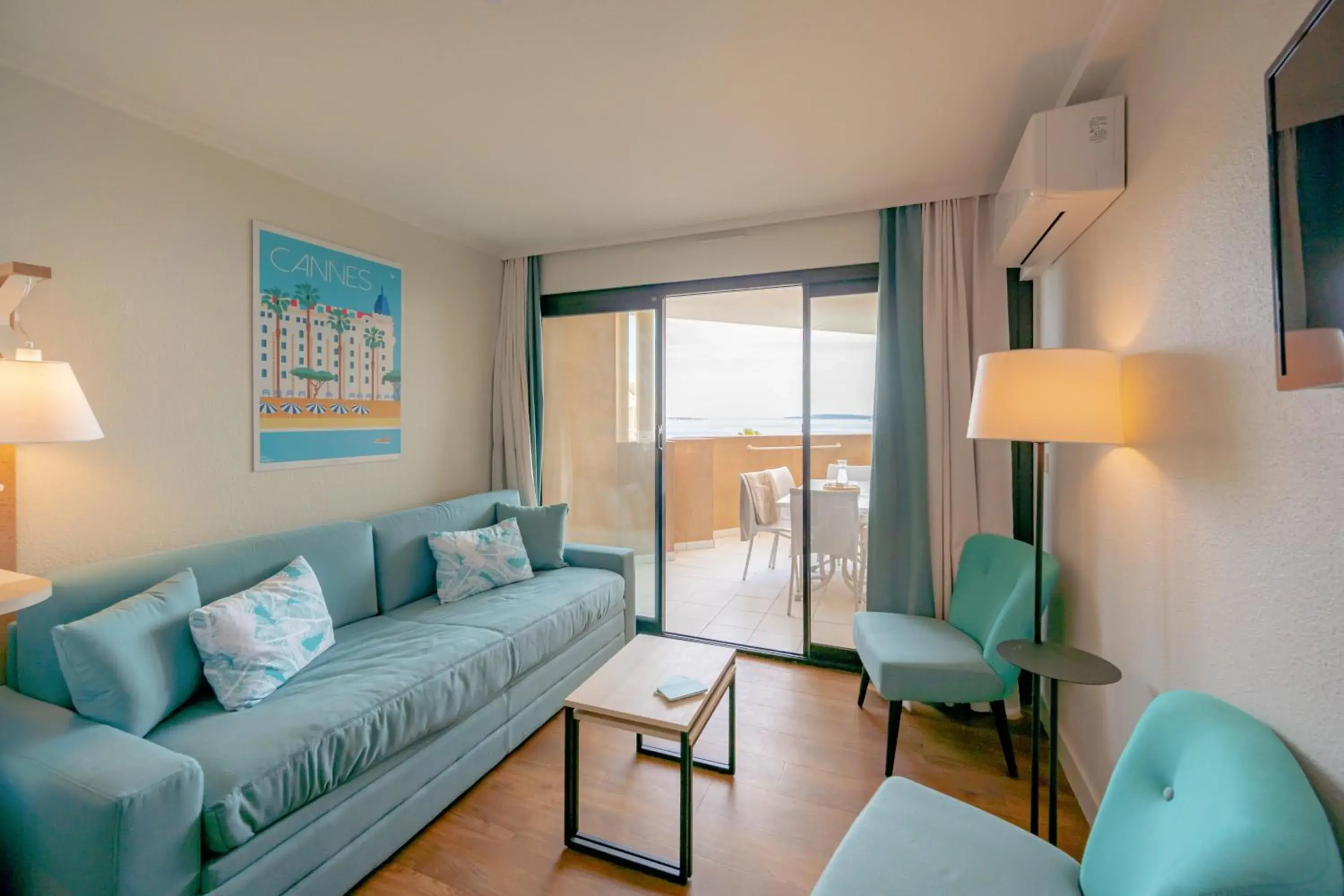 Communal lounge/ TV room in Résidence Pierre & Vacances Cannes Verrerie Communal lounge/ TV room in Résidence Pierre & Vacances Cannes Verrerie