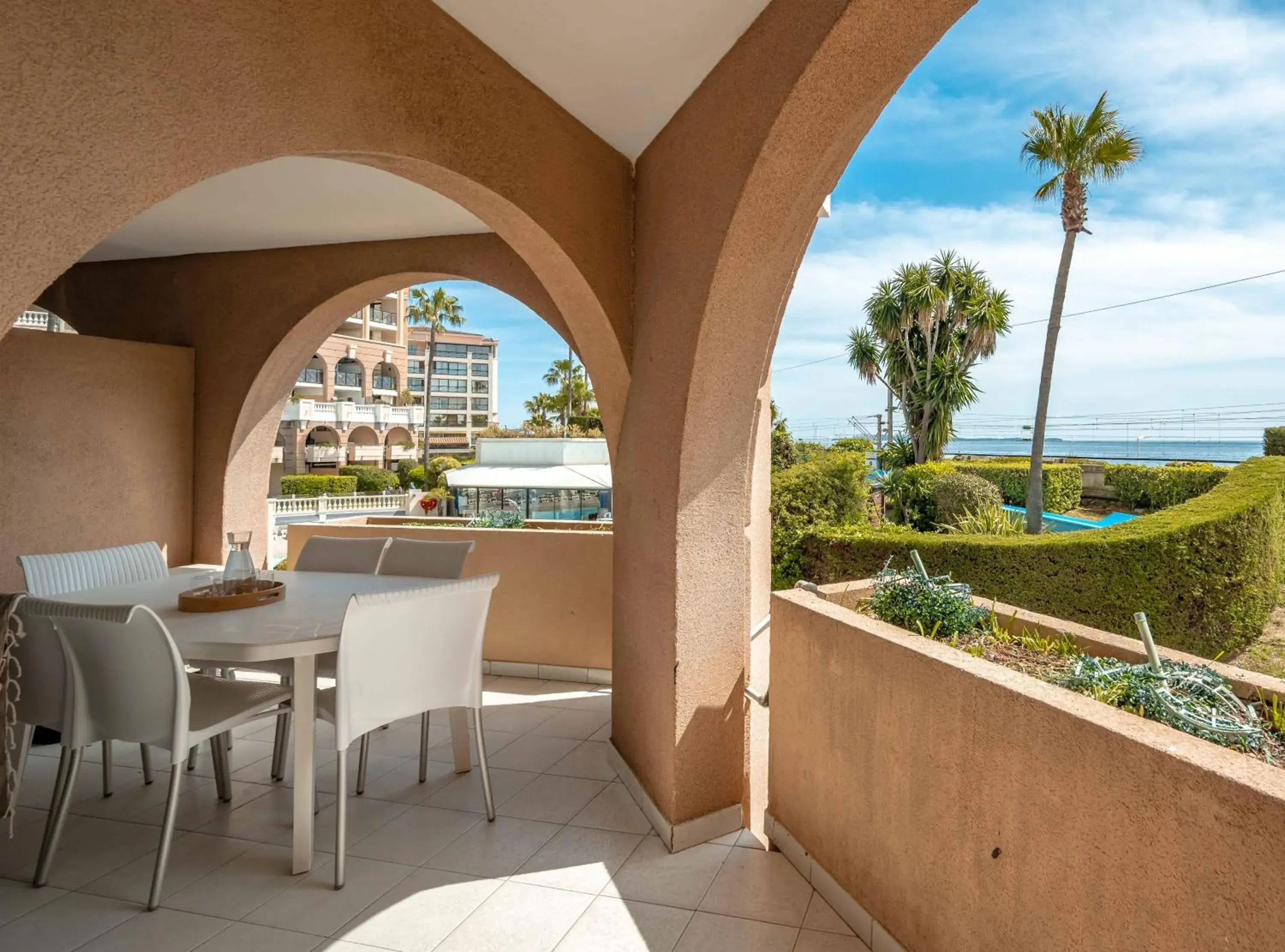 Property building in Résidence Pierre & Vacances Cannes Verrerie Property building in Résidence Pierre & Vacances Cannes Verrerie