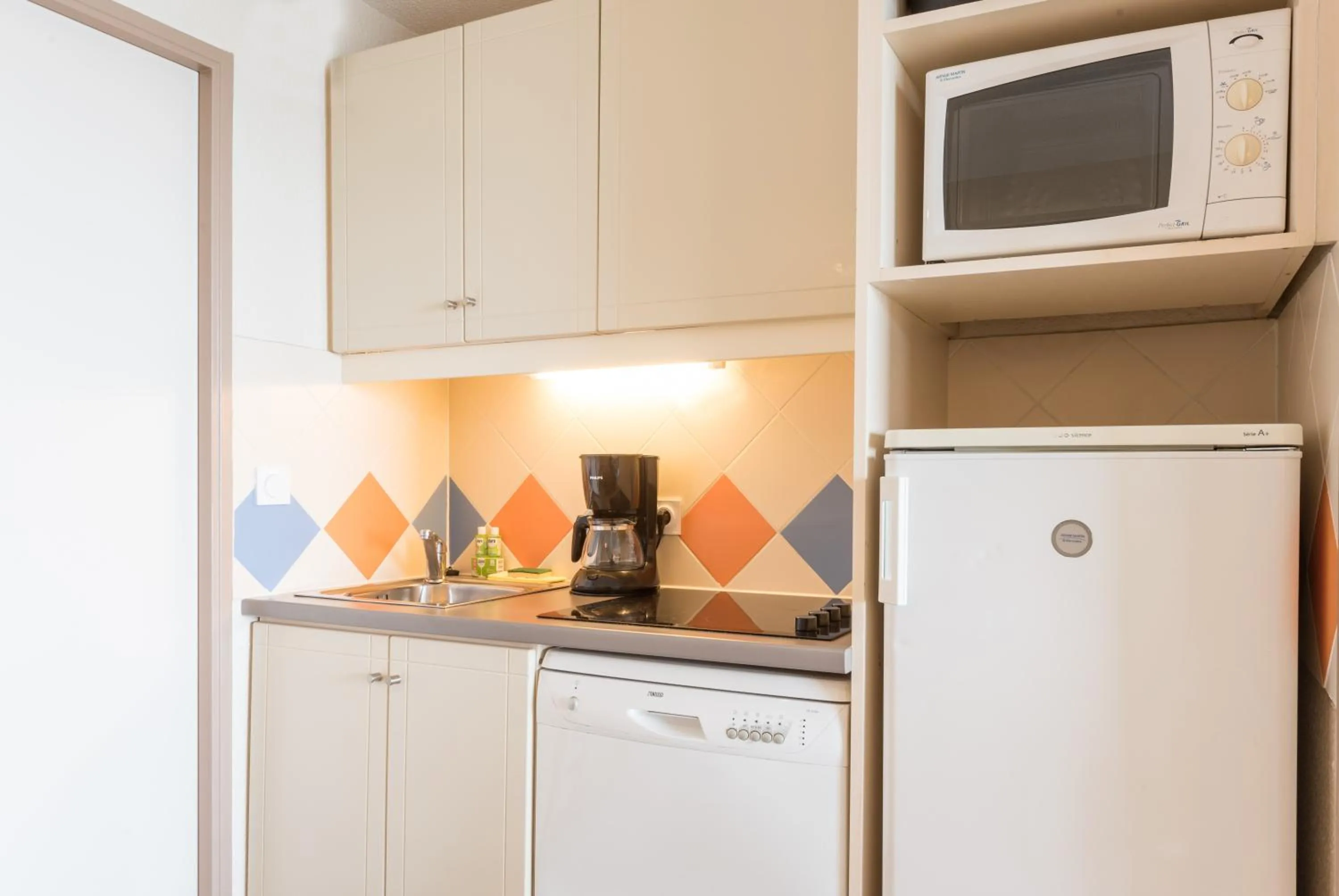 Kitchen or kitchenette in Résidence Pierre & Vacances Cannes Verrerie