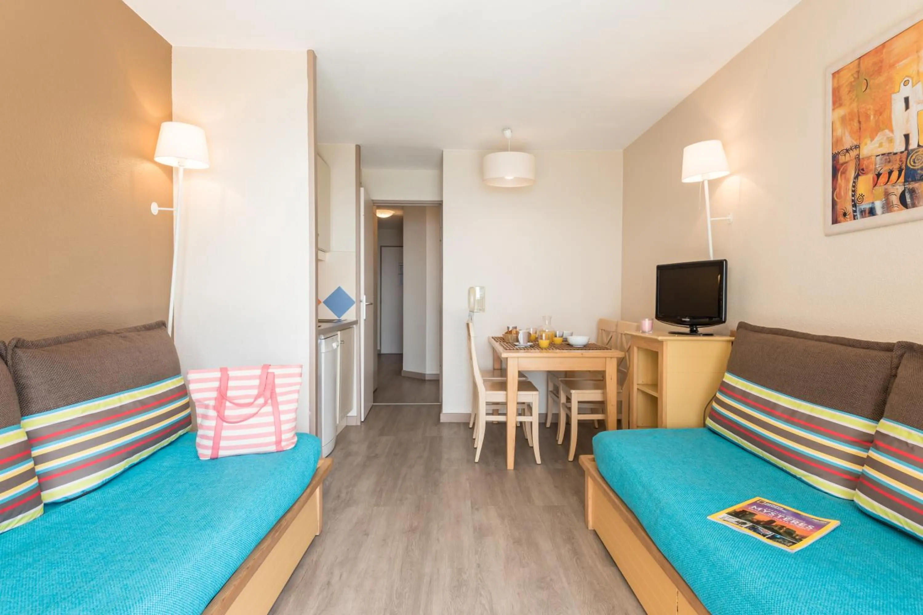 Communal lounge/ TV room in Résidence Pierre & Vacances Cannes Verrerie