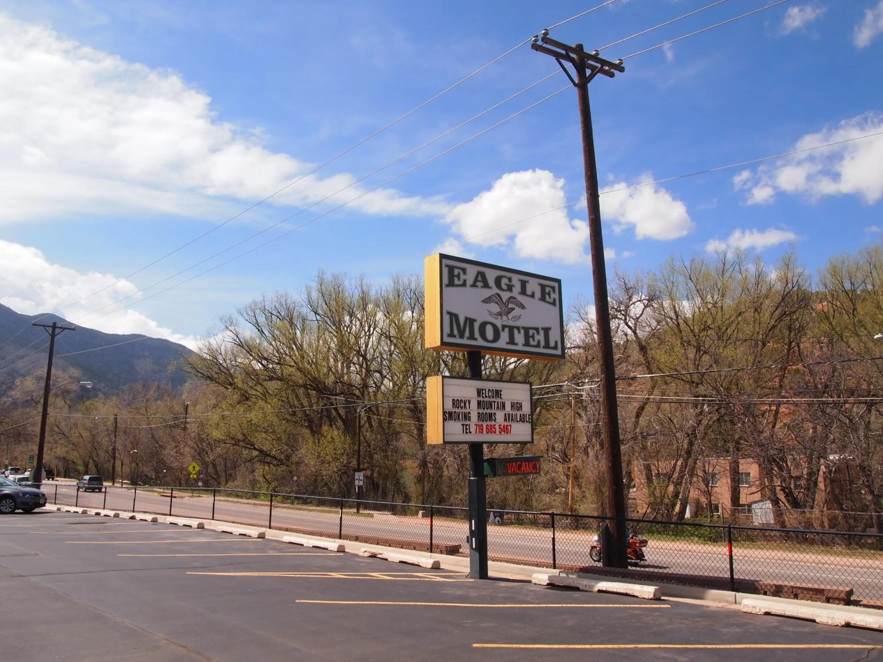 Logo/Certificate/Sign in Eagle Motel