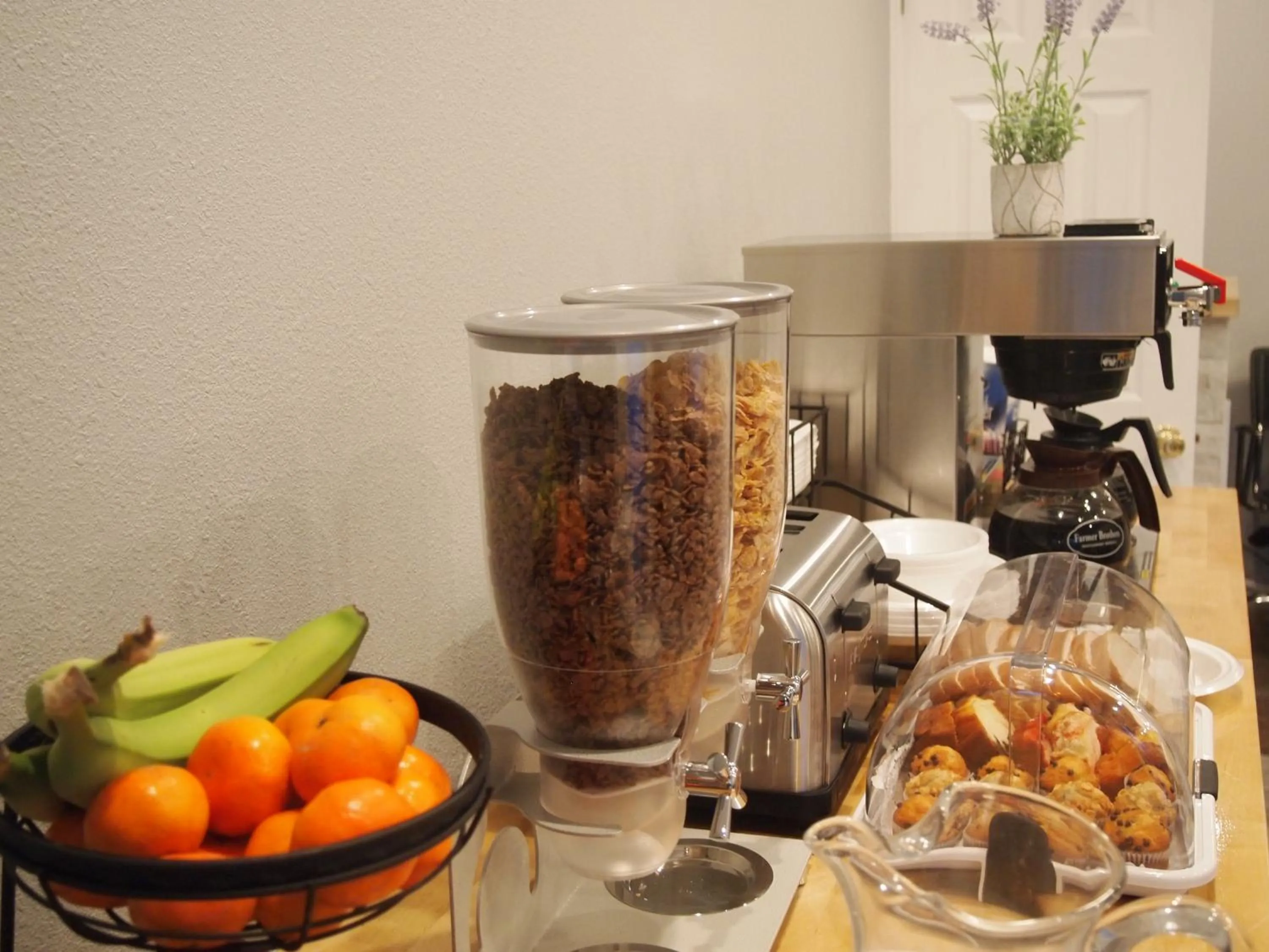 Breakfast in Eagle Motel