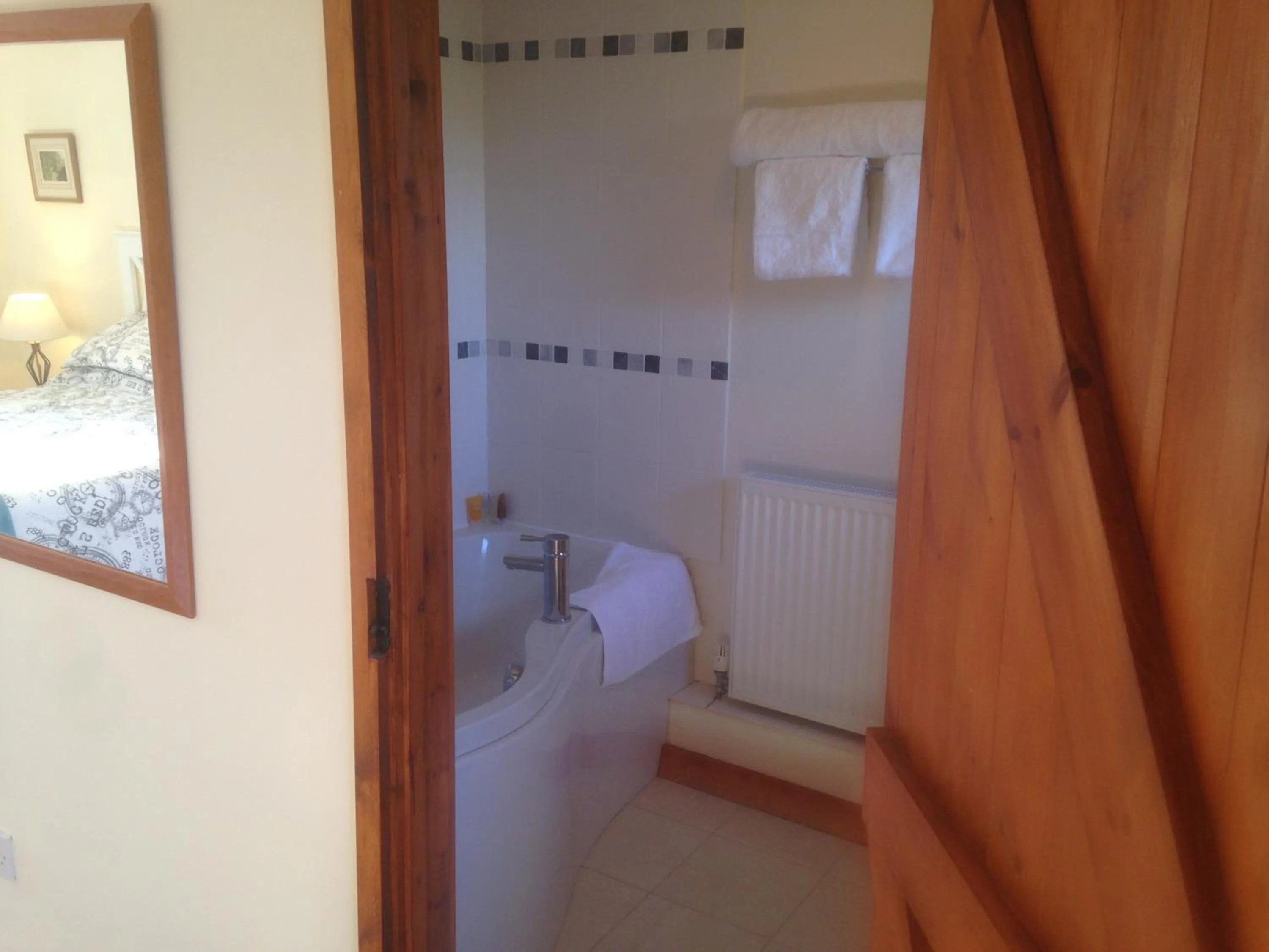 Bathroom, Bed in Meadowview