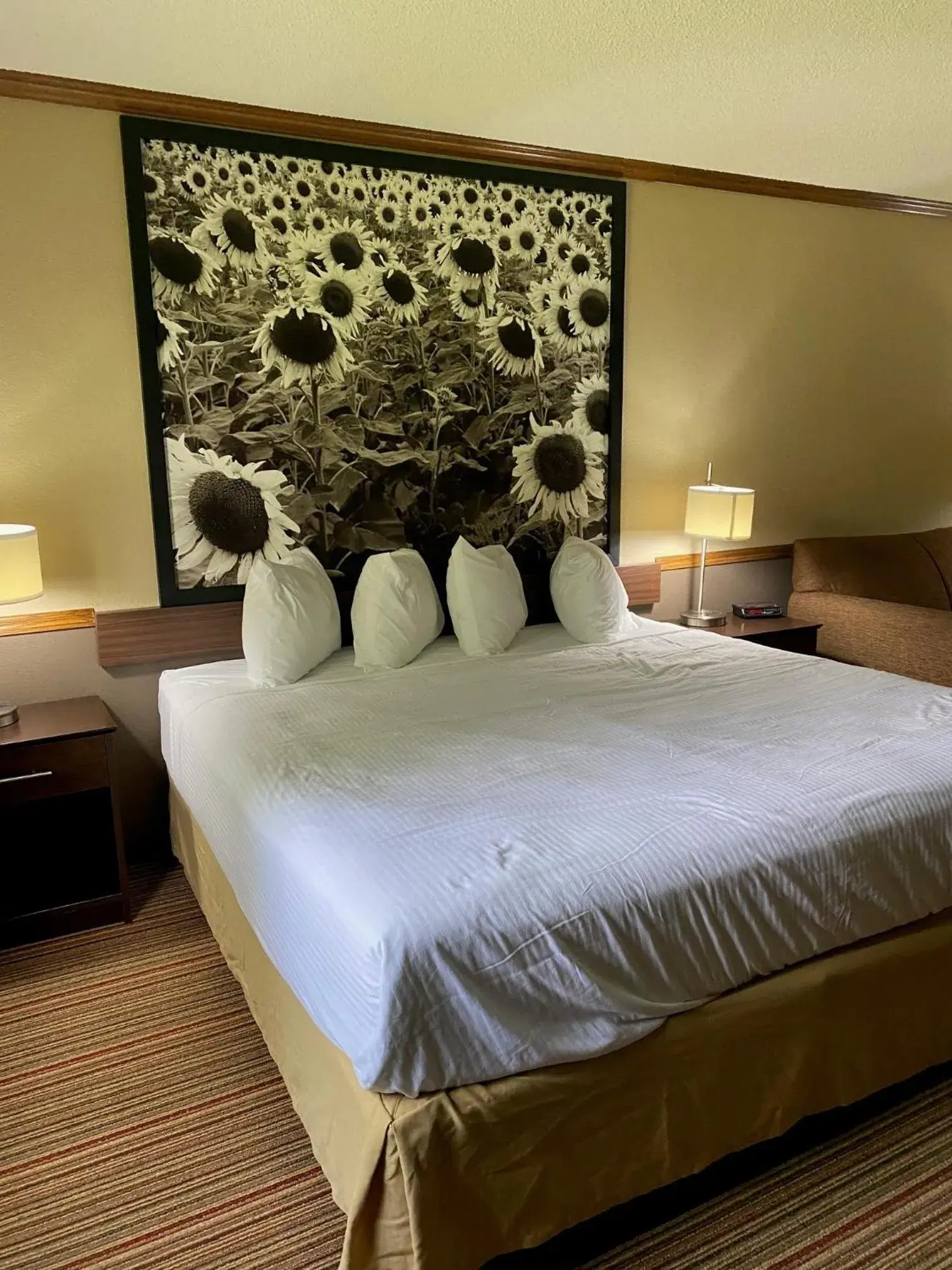 Guests, Bed in Super 8 by Wyndham New Hampton Guests, Bed in Super 8 by Wyndham New Hampton