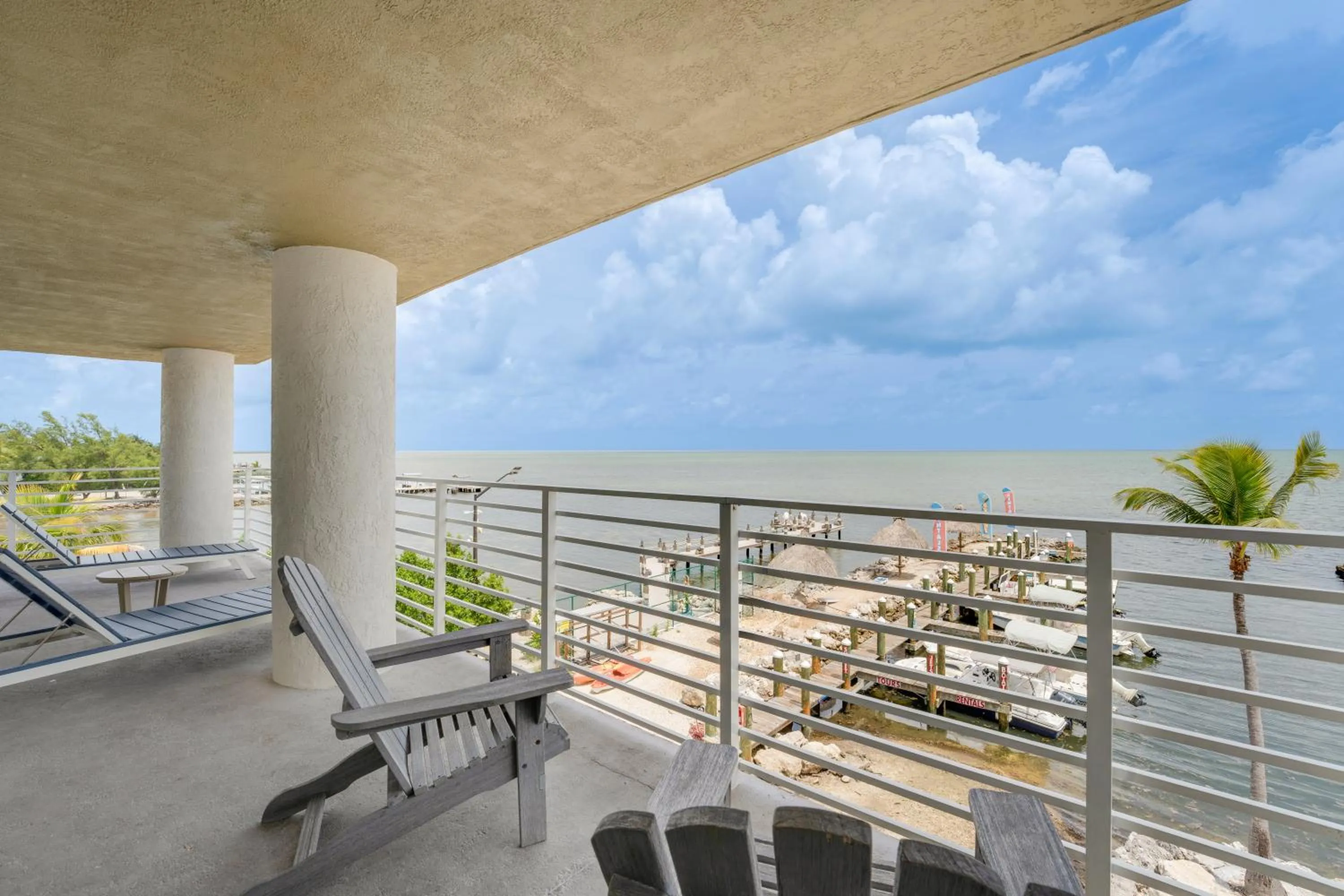 Balcony/Terrace in Hadley Resort and Marina