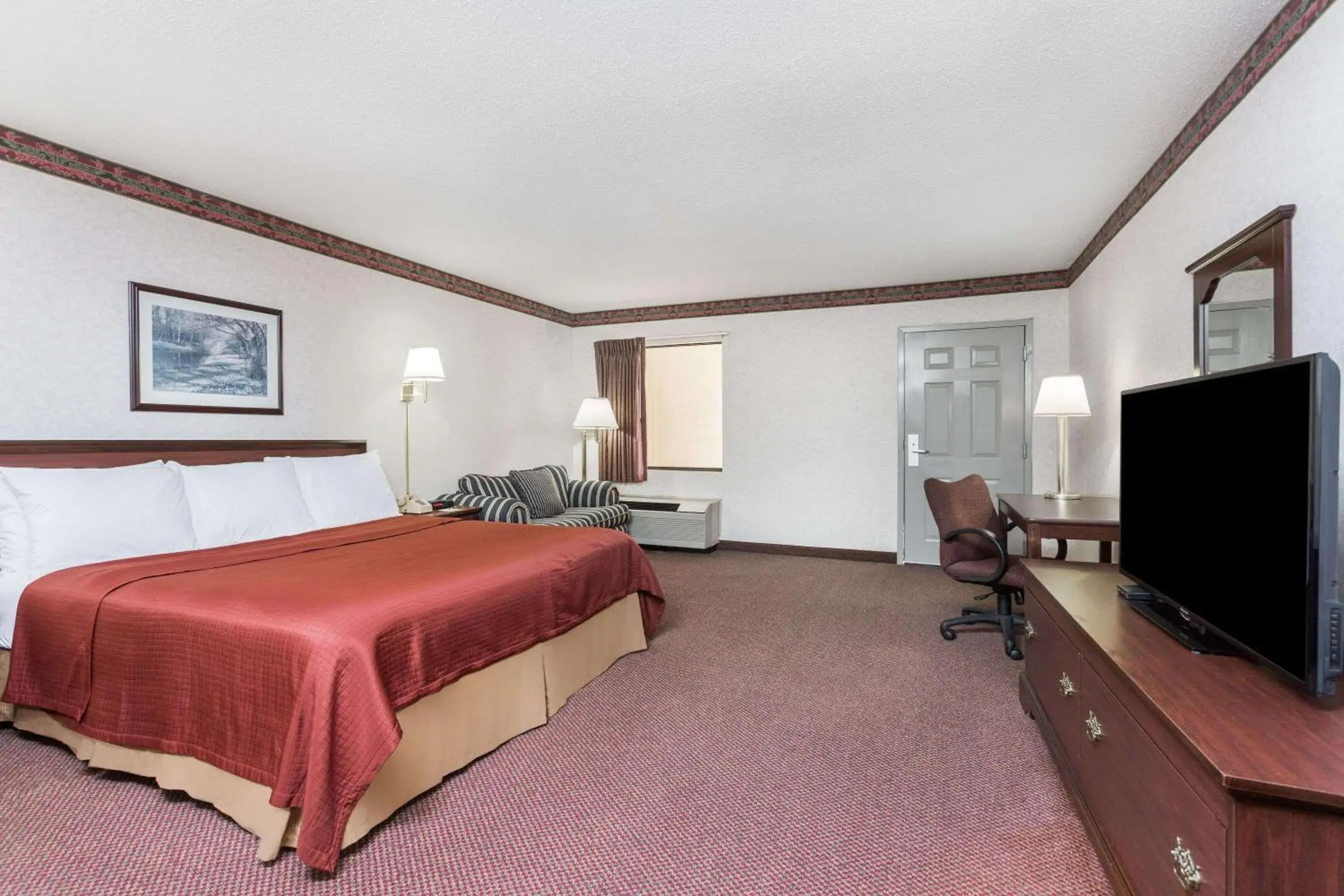 Photo of the whole room, Bed in Days Inn by Wyndham Royston Photo of the whole room, Bed in Days Inn by Wyndham Royston