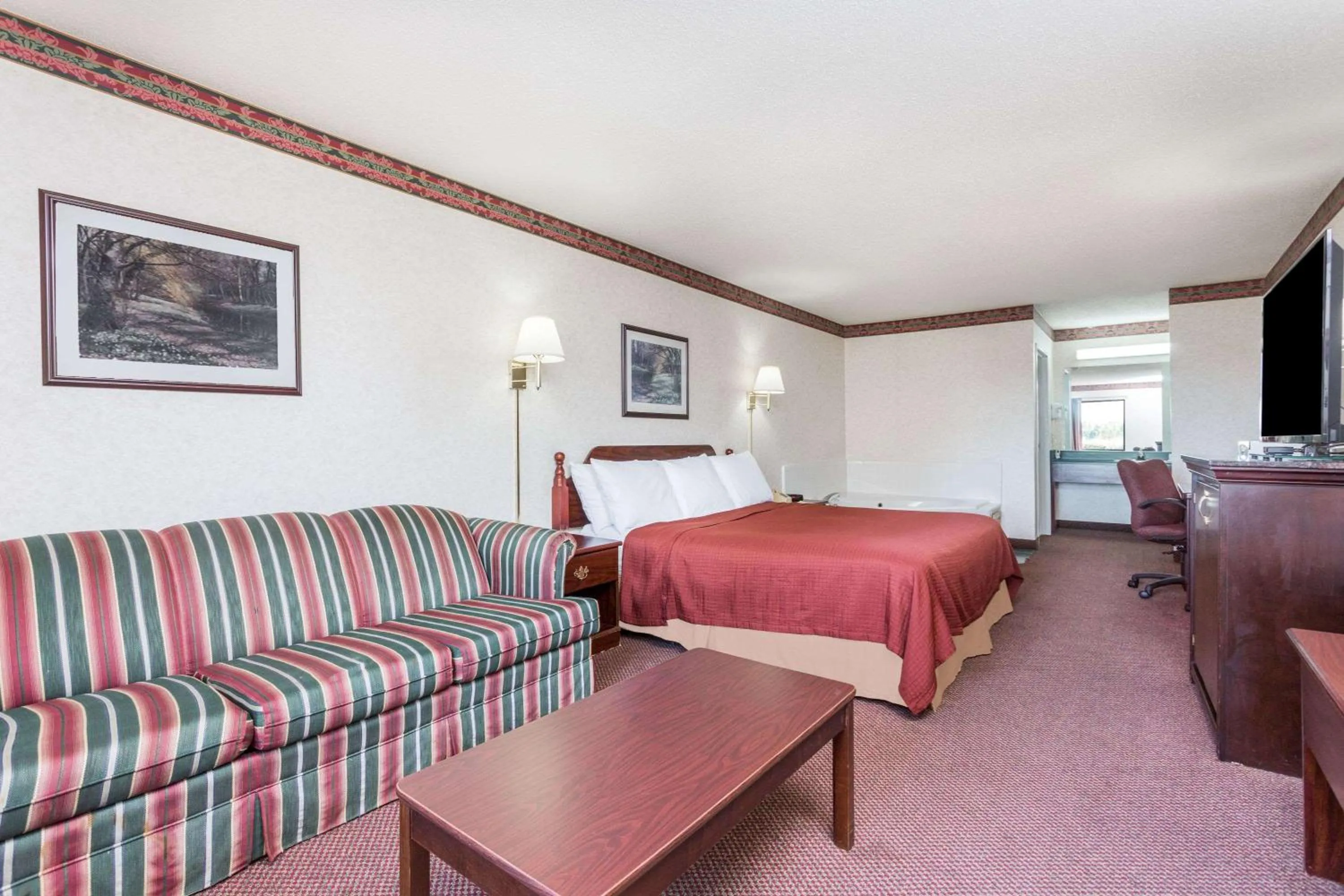 Photo of the whole room, Bed in Days Inn by Wyndham Royston