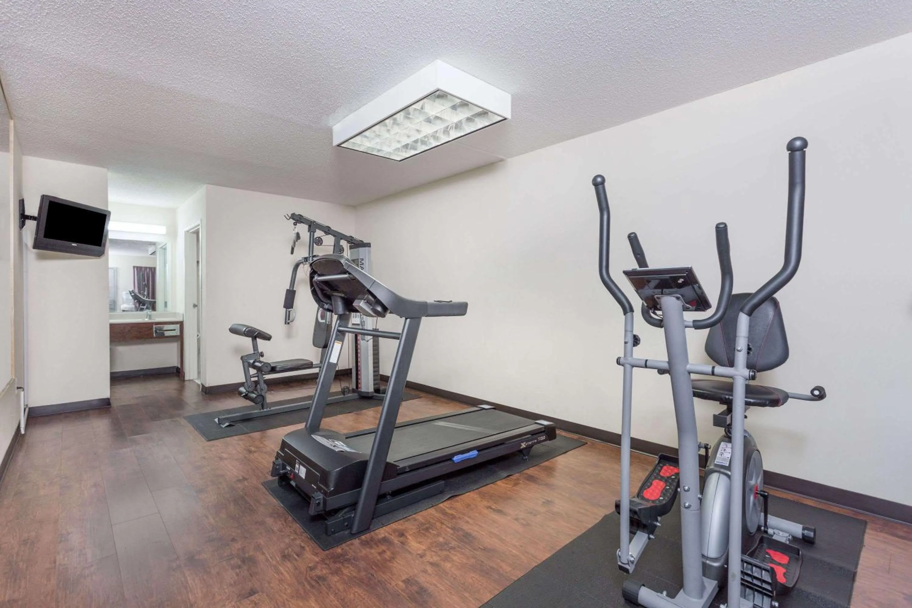 Fitness centre/facilities in Days Inn by Wyndham Royston