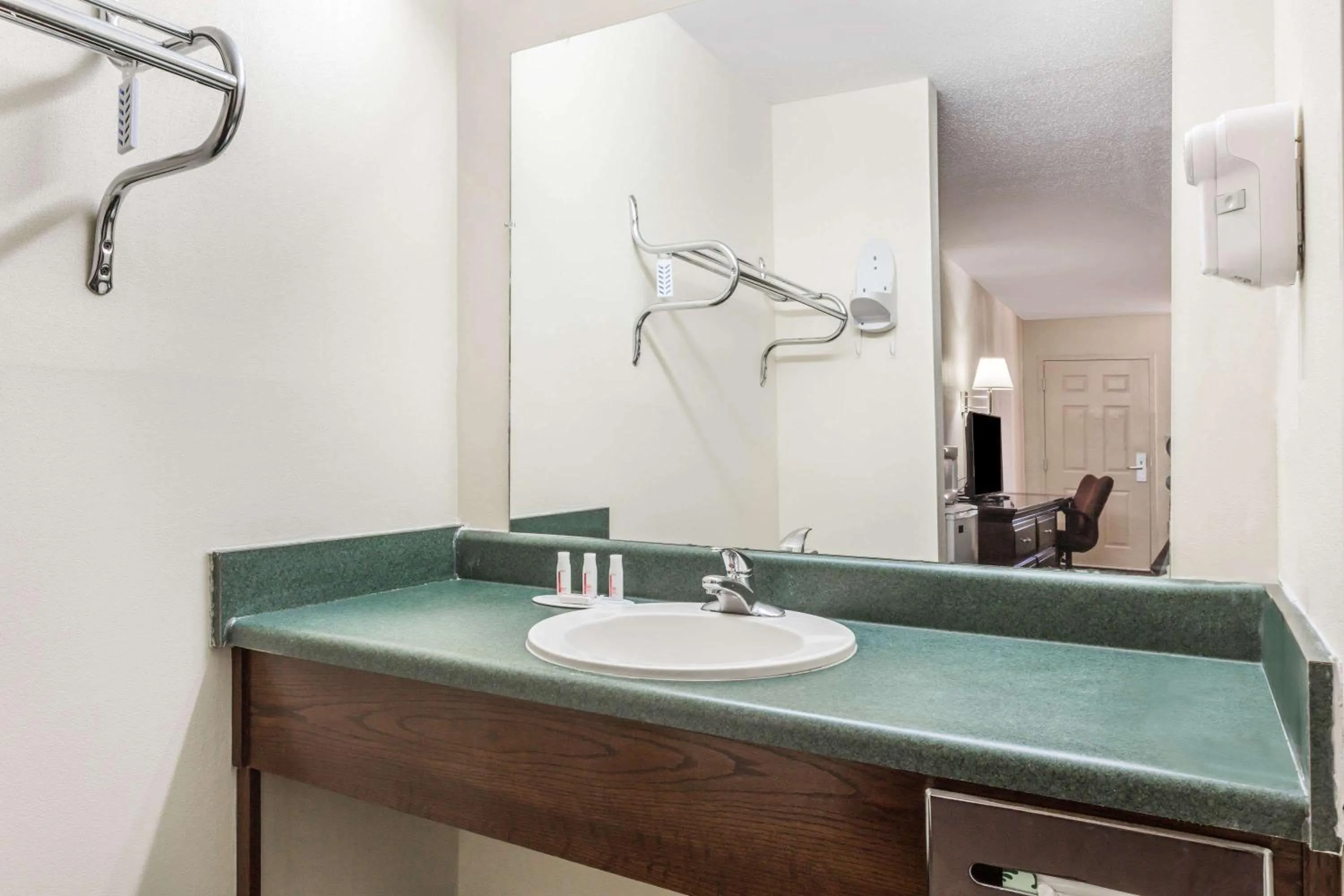 Bathroom in Days Inn by Wyndham Royston