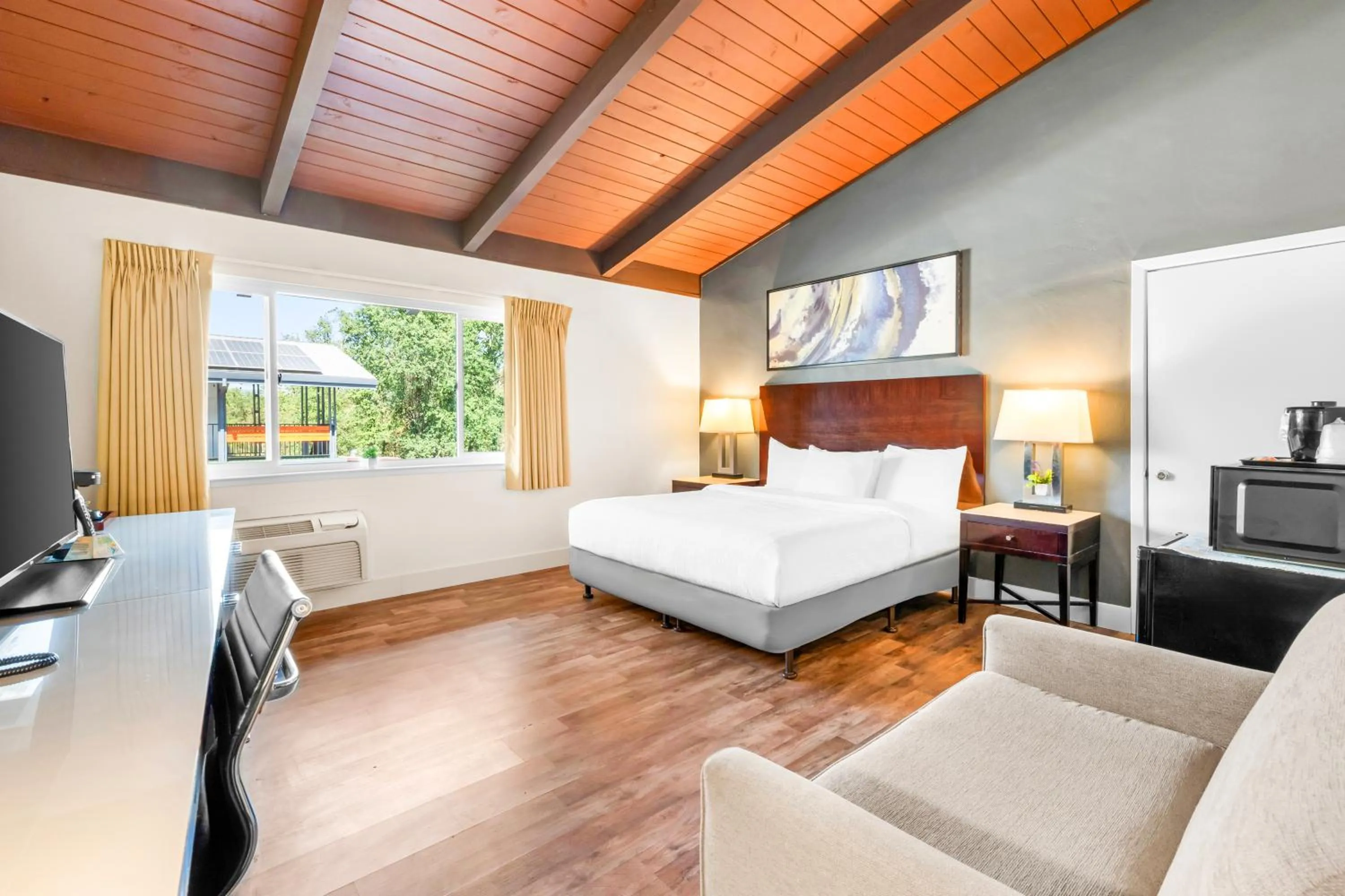 Bed in Quality Inn & Suites