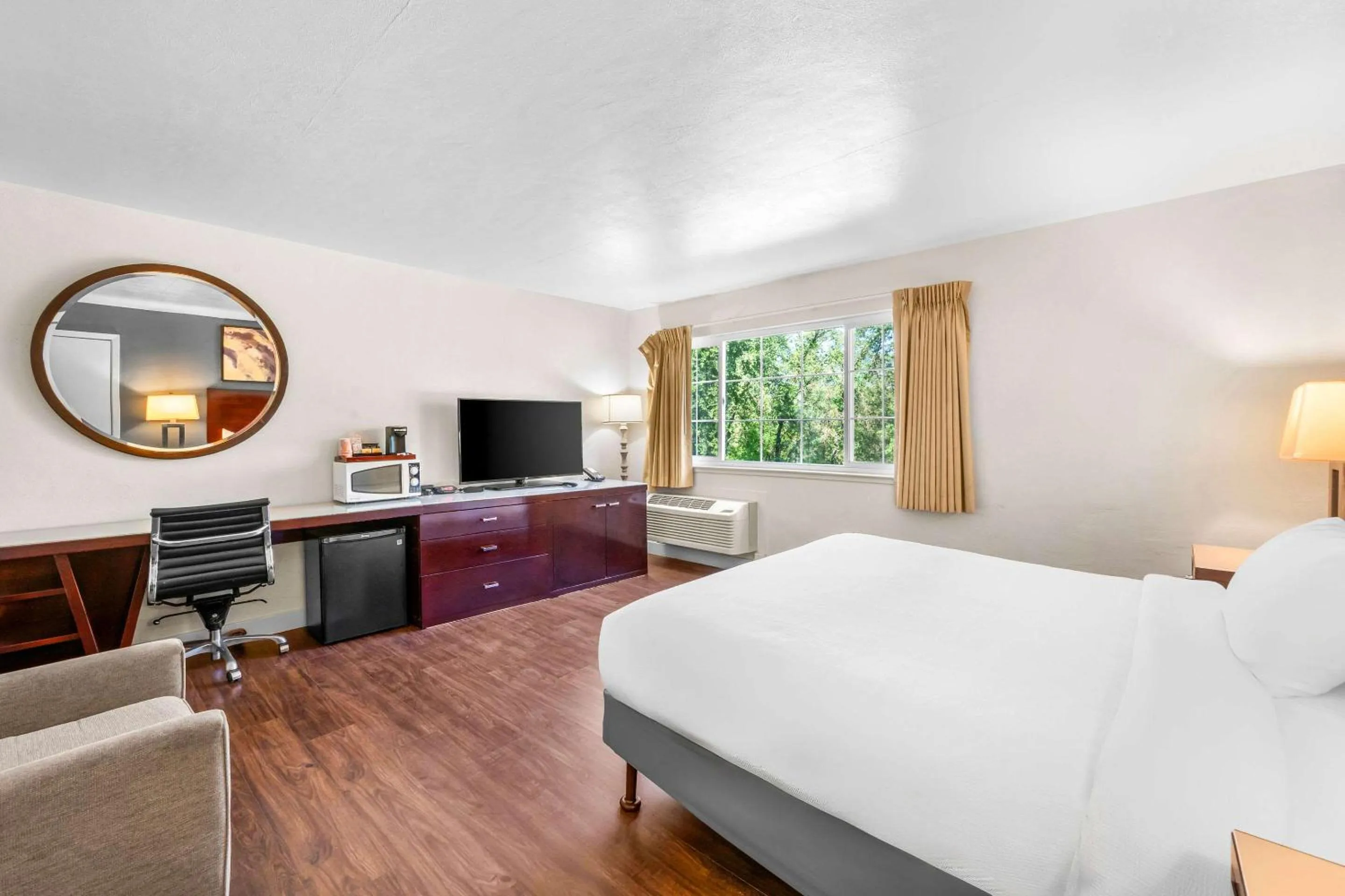 Bed in Quality Inn & Suites