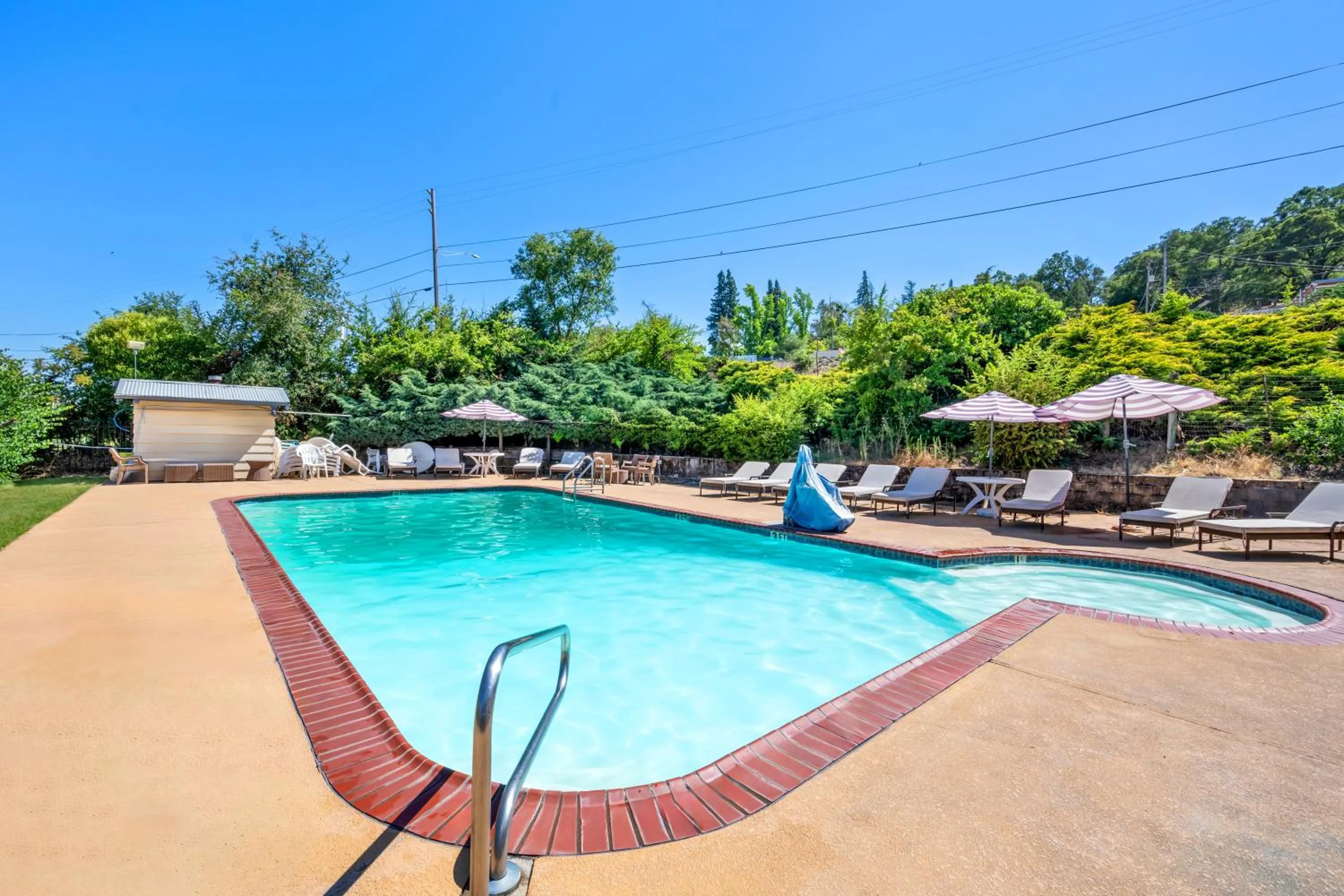 Swimming pool in Quality Inn & Suites