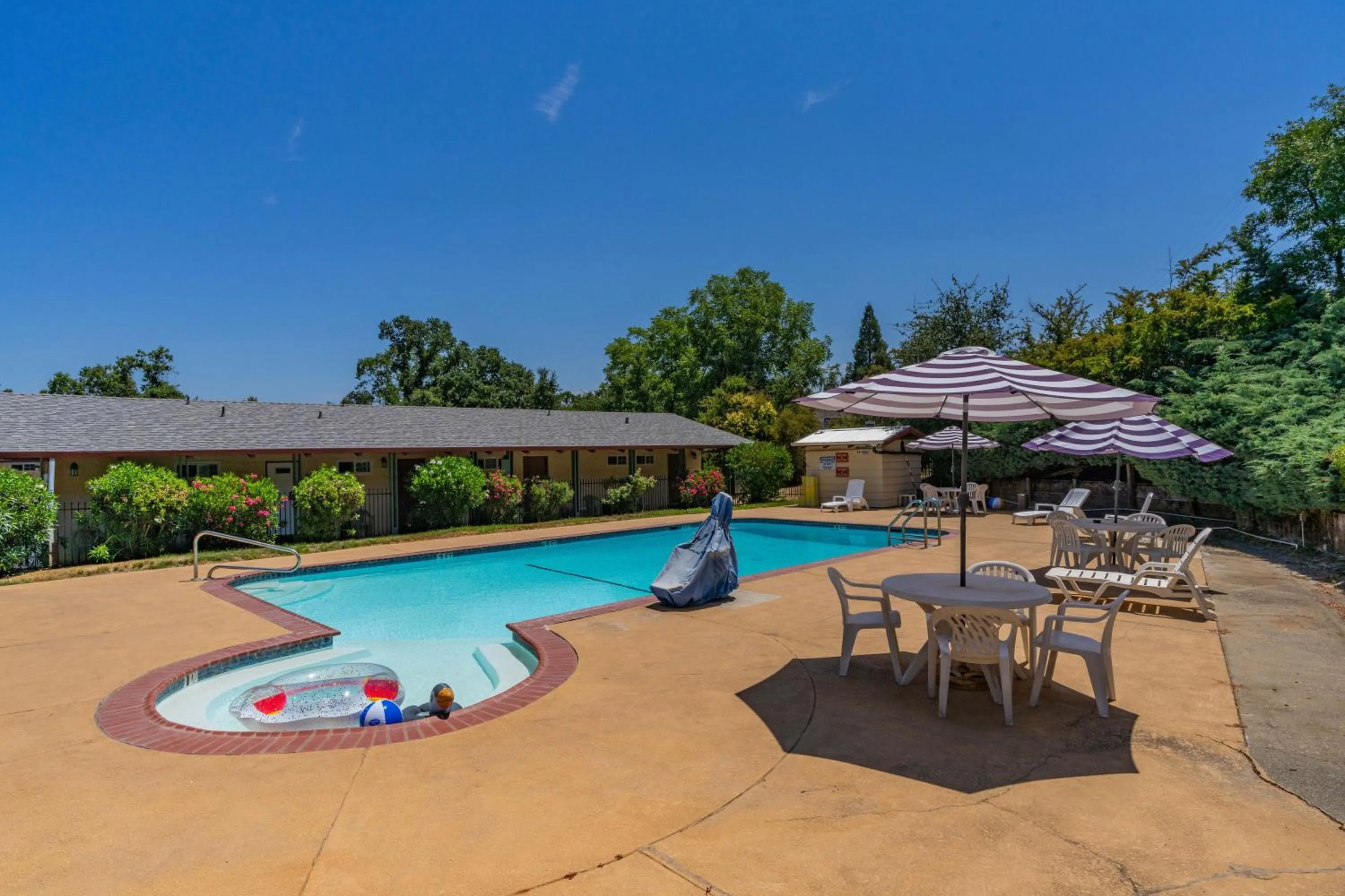 Pool view in Quality Inn & Suites