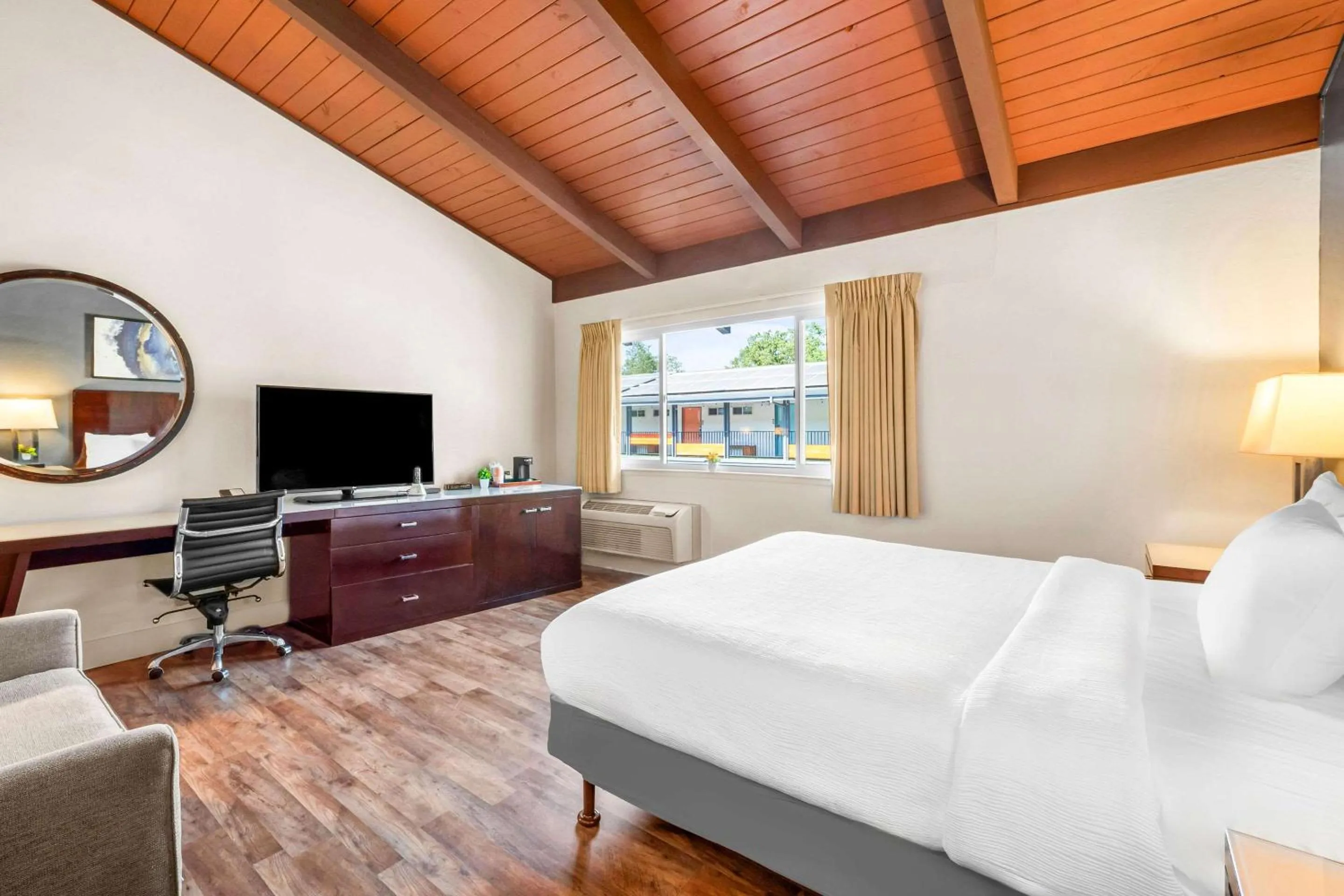 Bedroom, Bed in Quality Inn & Suites