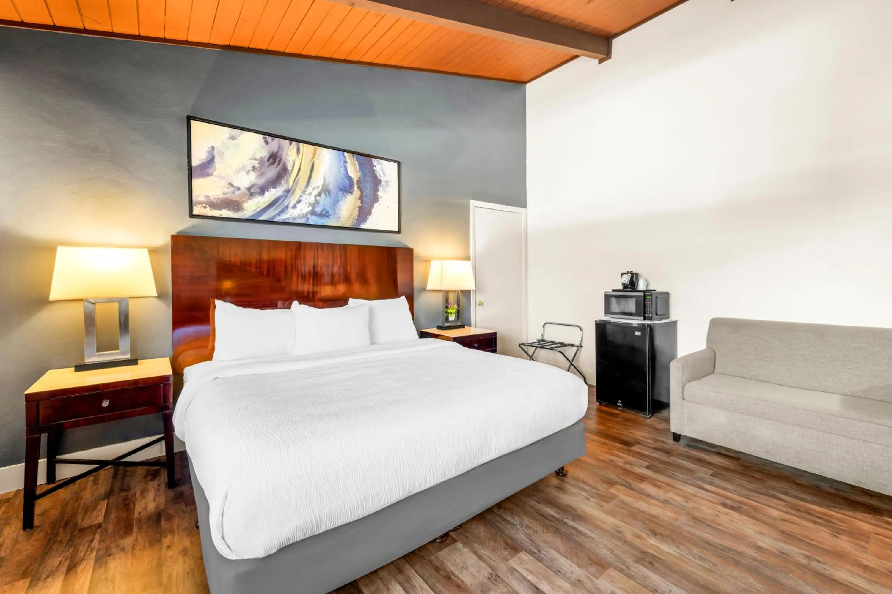 Bed in Quality Inn & Suites