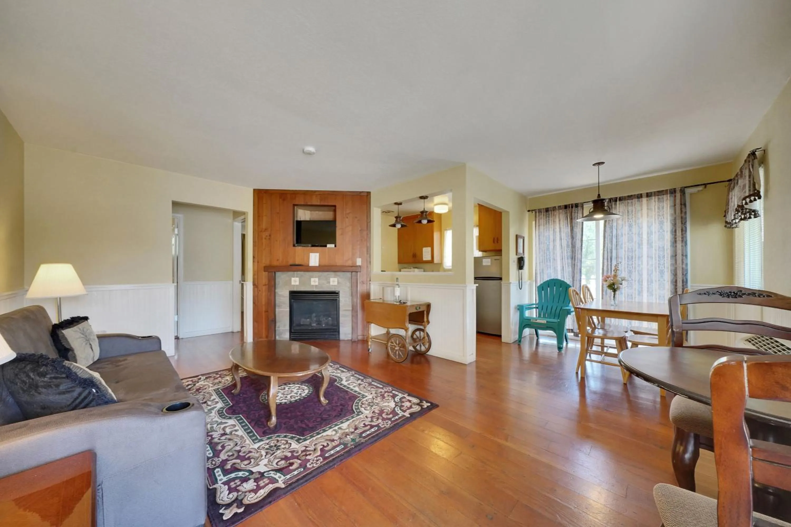 TV and multimedia in Quality Inn & Suites