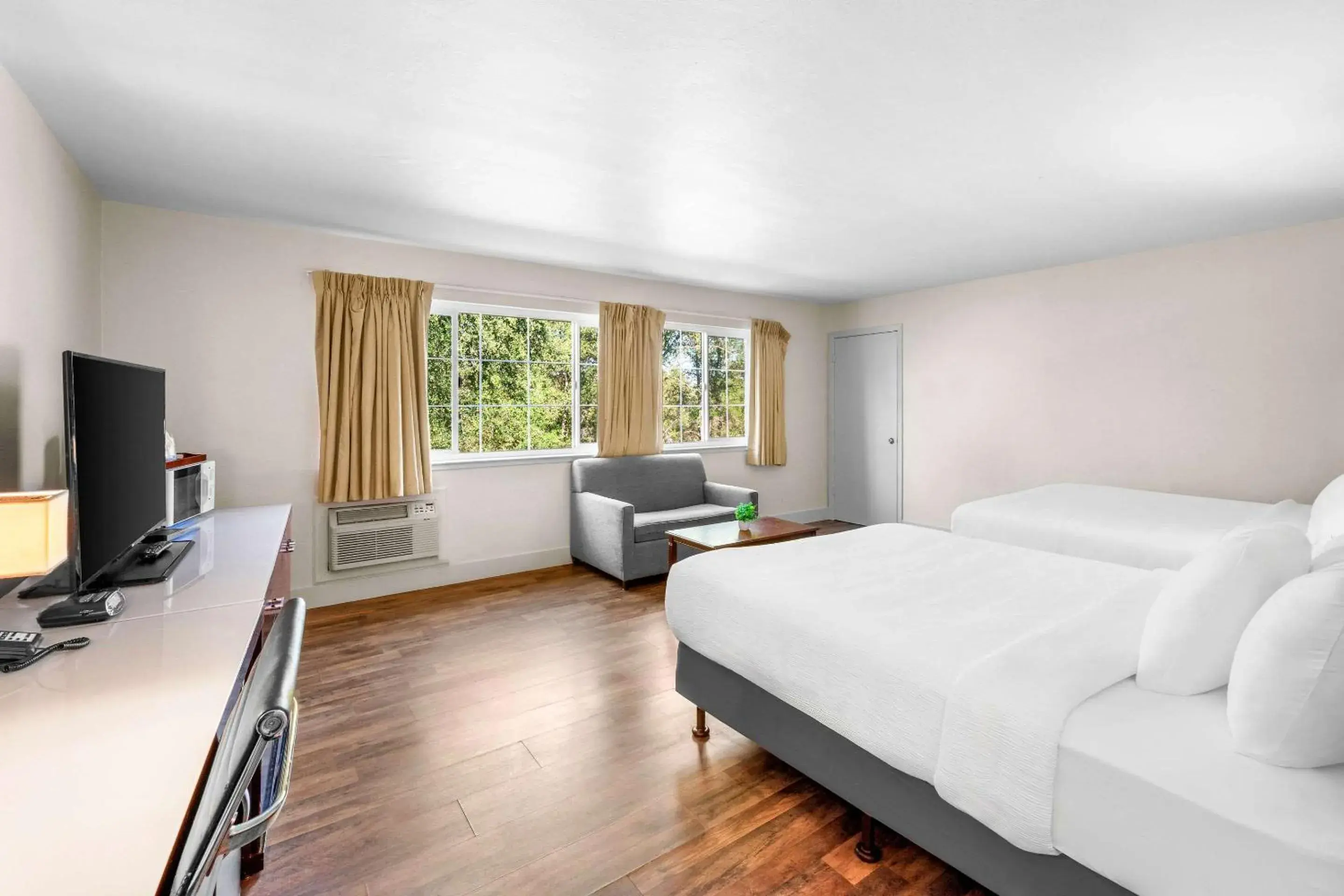 Bedroom, Bed in Quality Inn & Suites Bedroom, Bed in Quality Inn & Suites