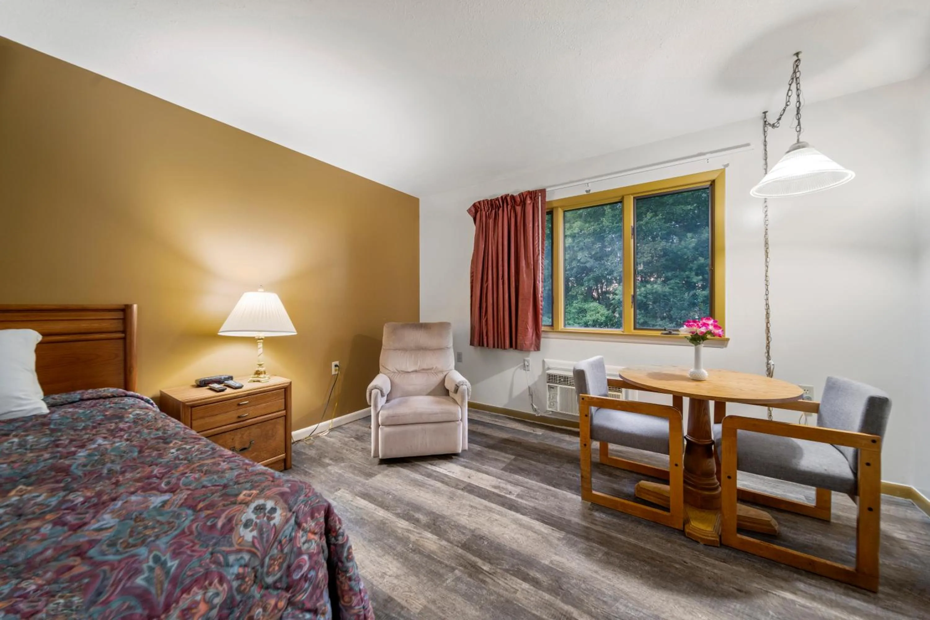 Bed in Executive Inn