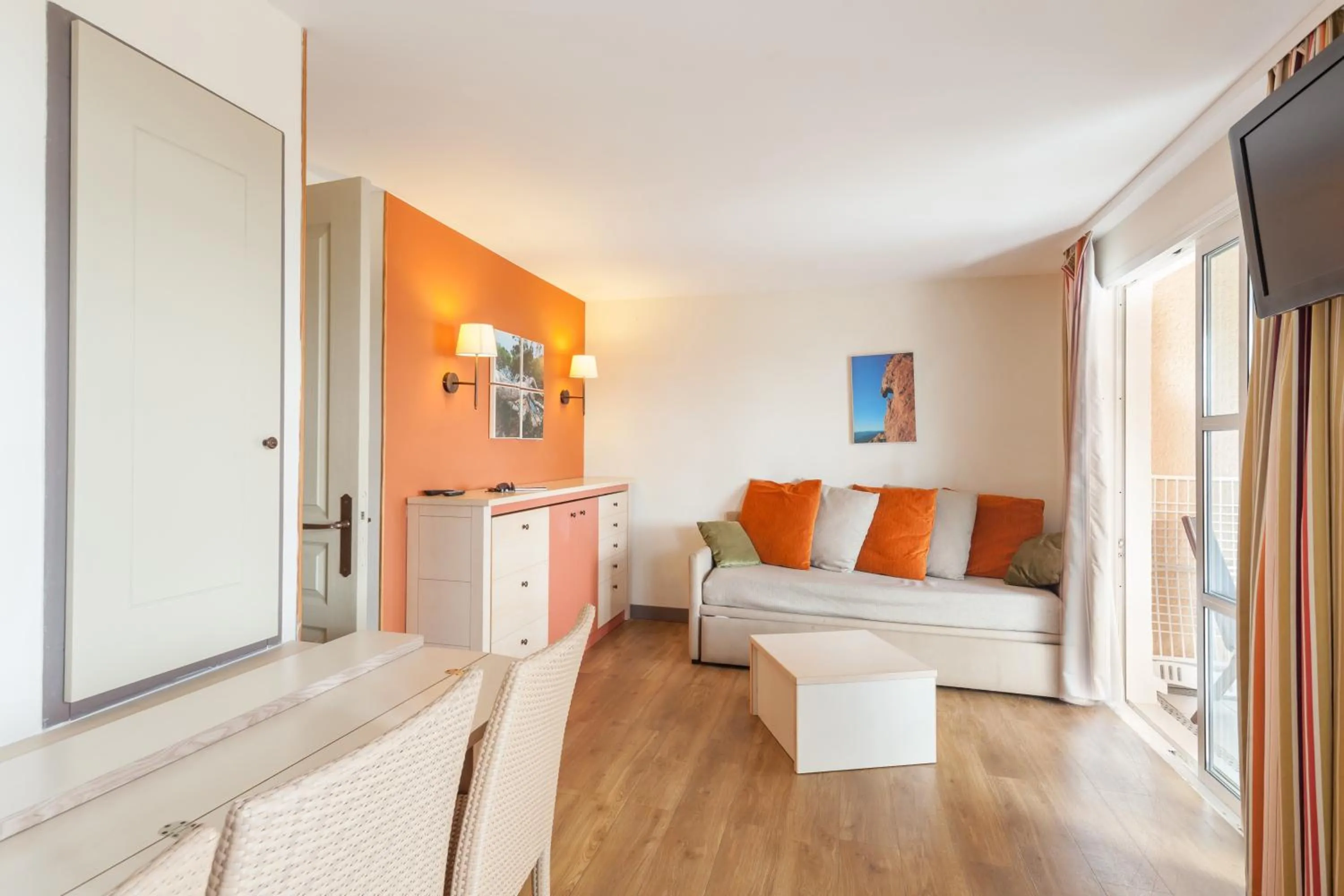 Communal lounge/ TV room in Village Pierre & Vacances Cap Esterel