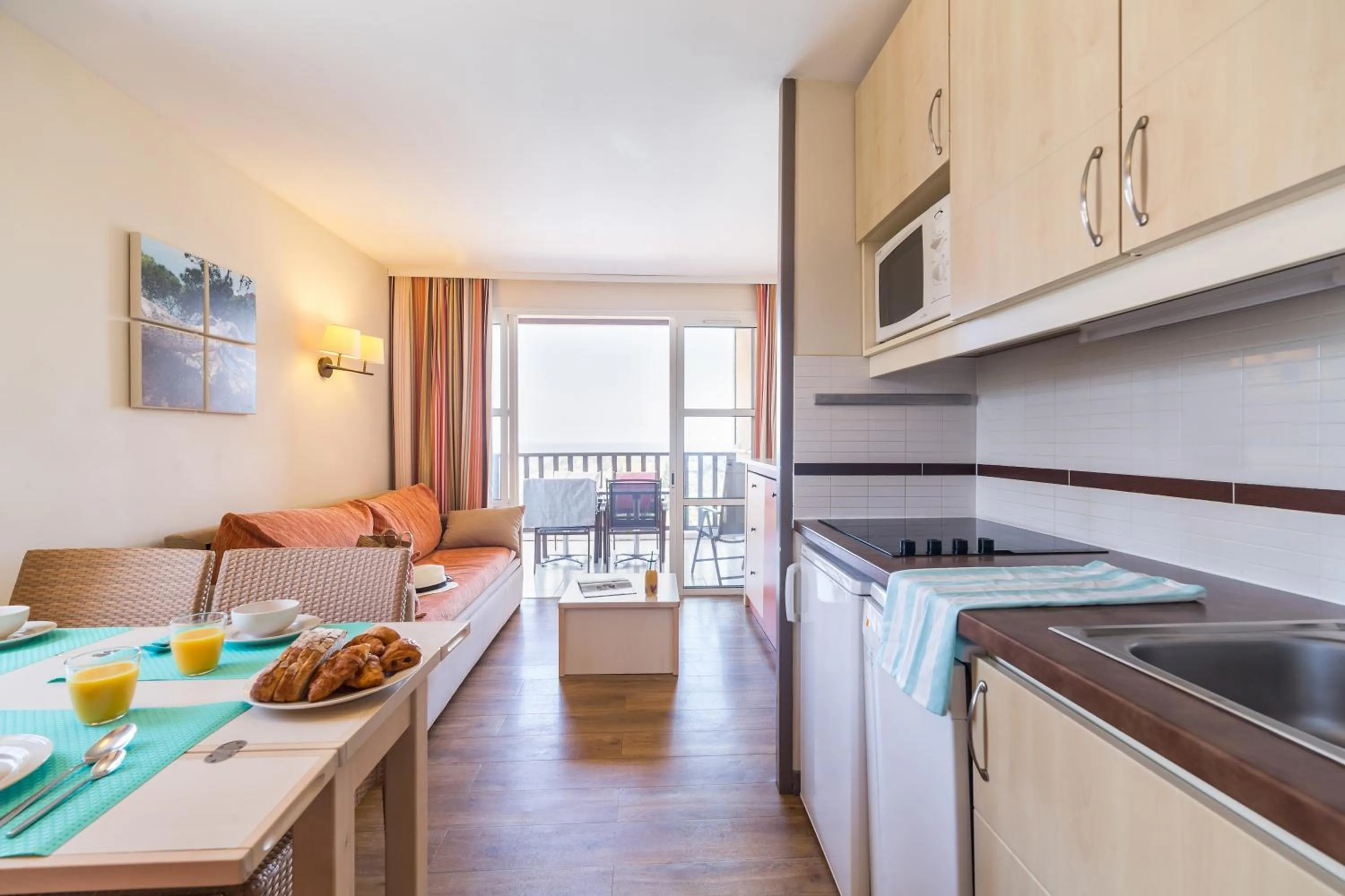 Kitchen or kitchenette in Village Pierre & Vacances Cap Esterel