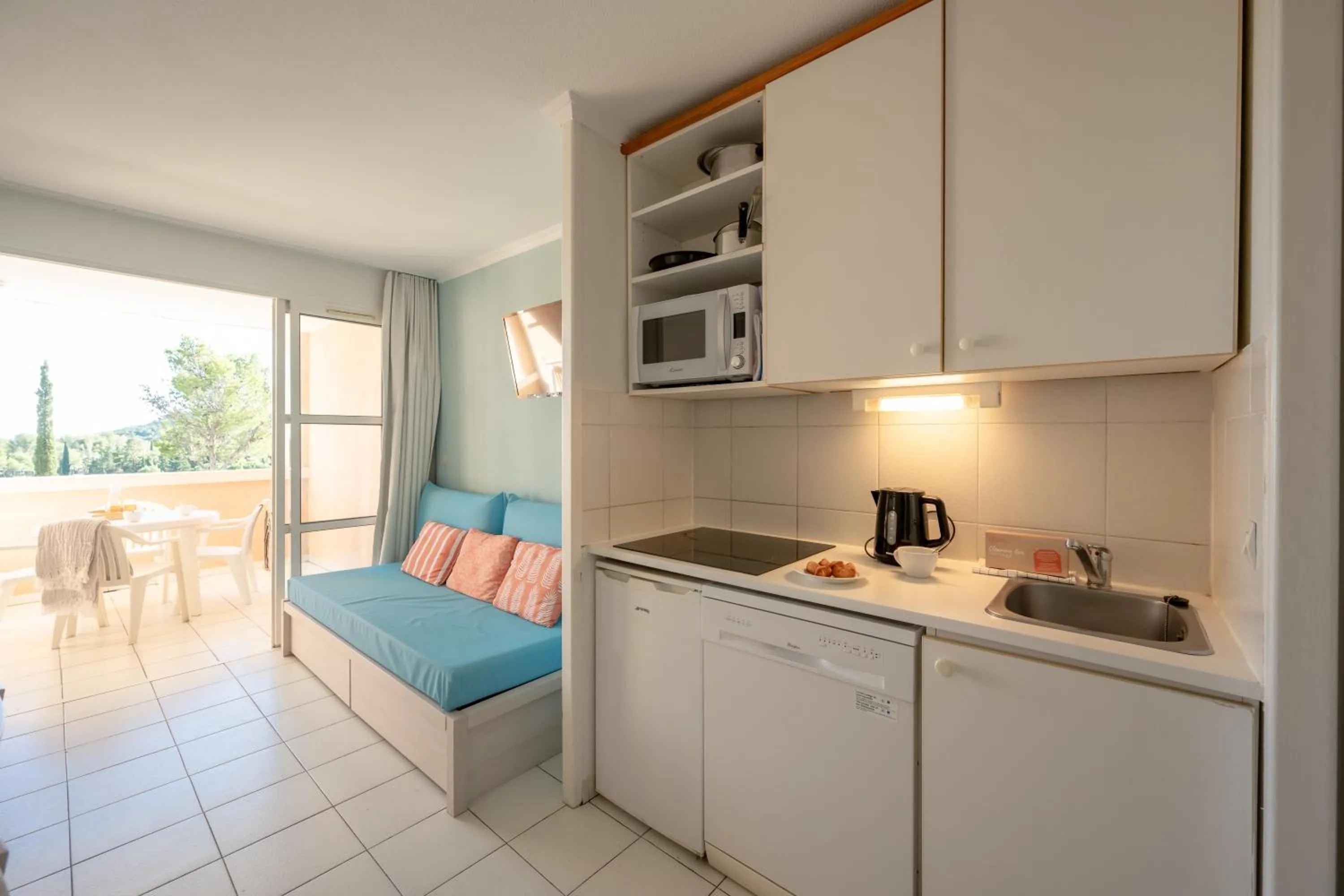 Kitchen or kitchenette in Village Pierre & Vacances Cap Esterel
