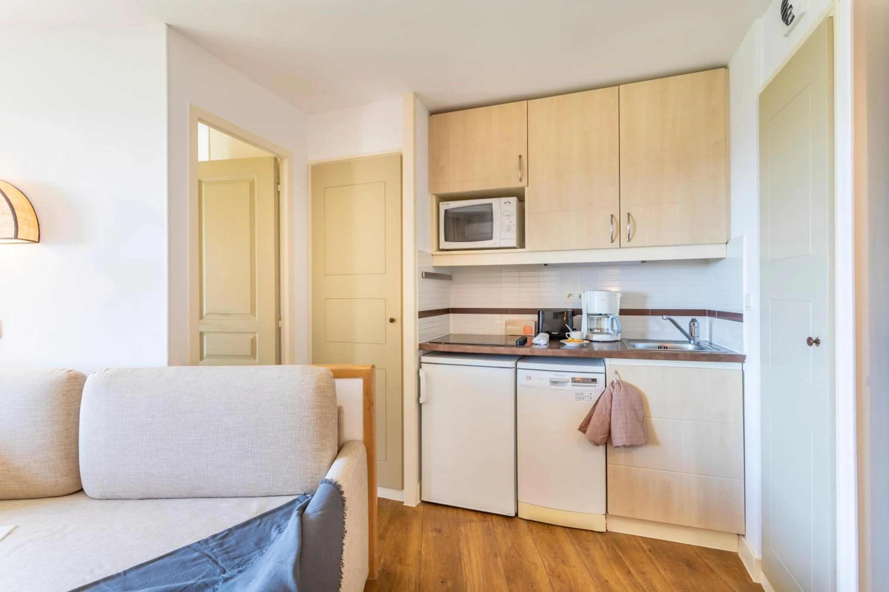 Kitchen or kitchenette in Village Pierre & Vacances Cap Esterel