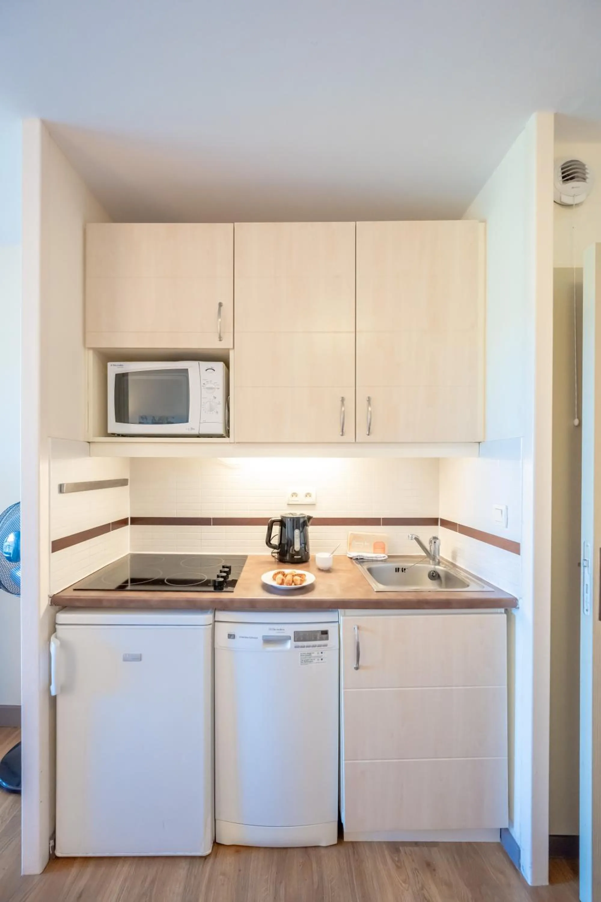 Kitchen or kitchenette in Village Pierre & Vacances Cap Esterel
